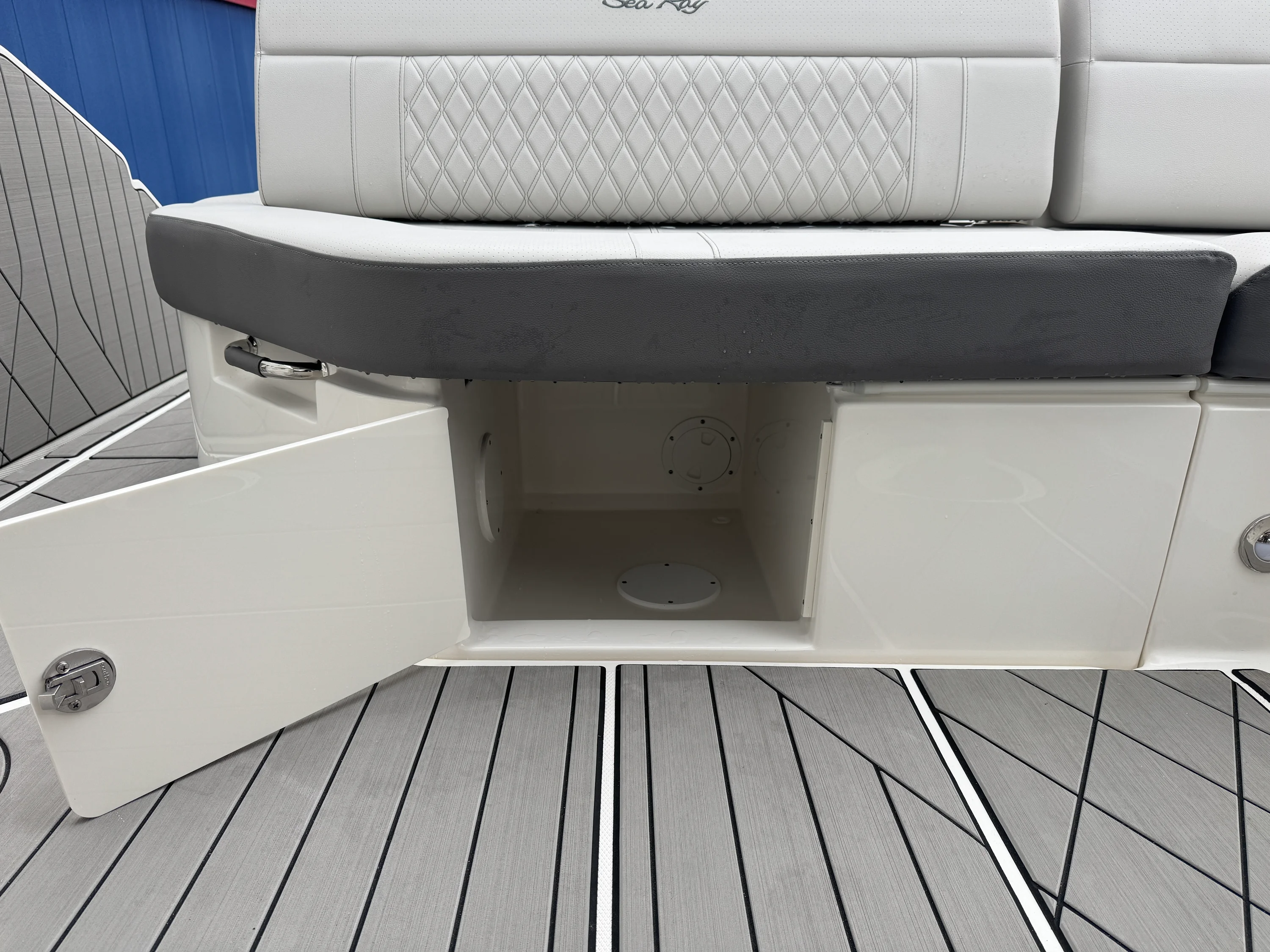 2026 Sea Ray SLX 400 Image Thumbnail #15