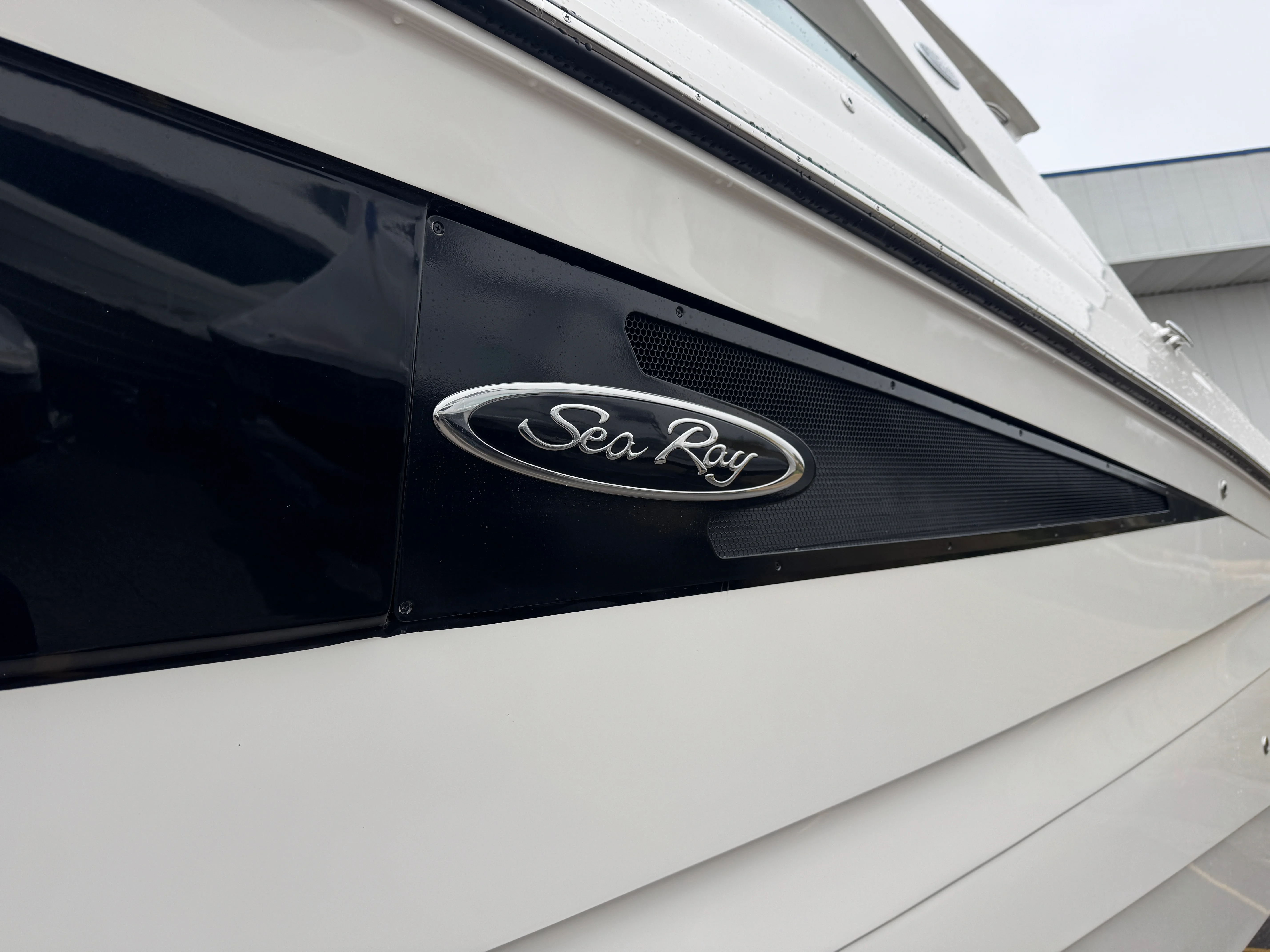 2026 Sea Ray SLX 400 Image Thumbnail #2