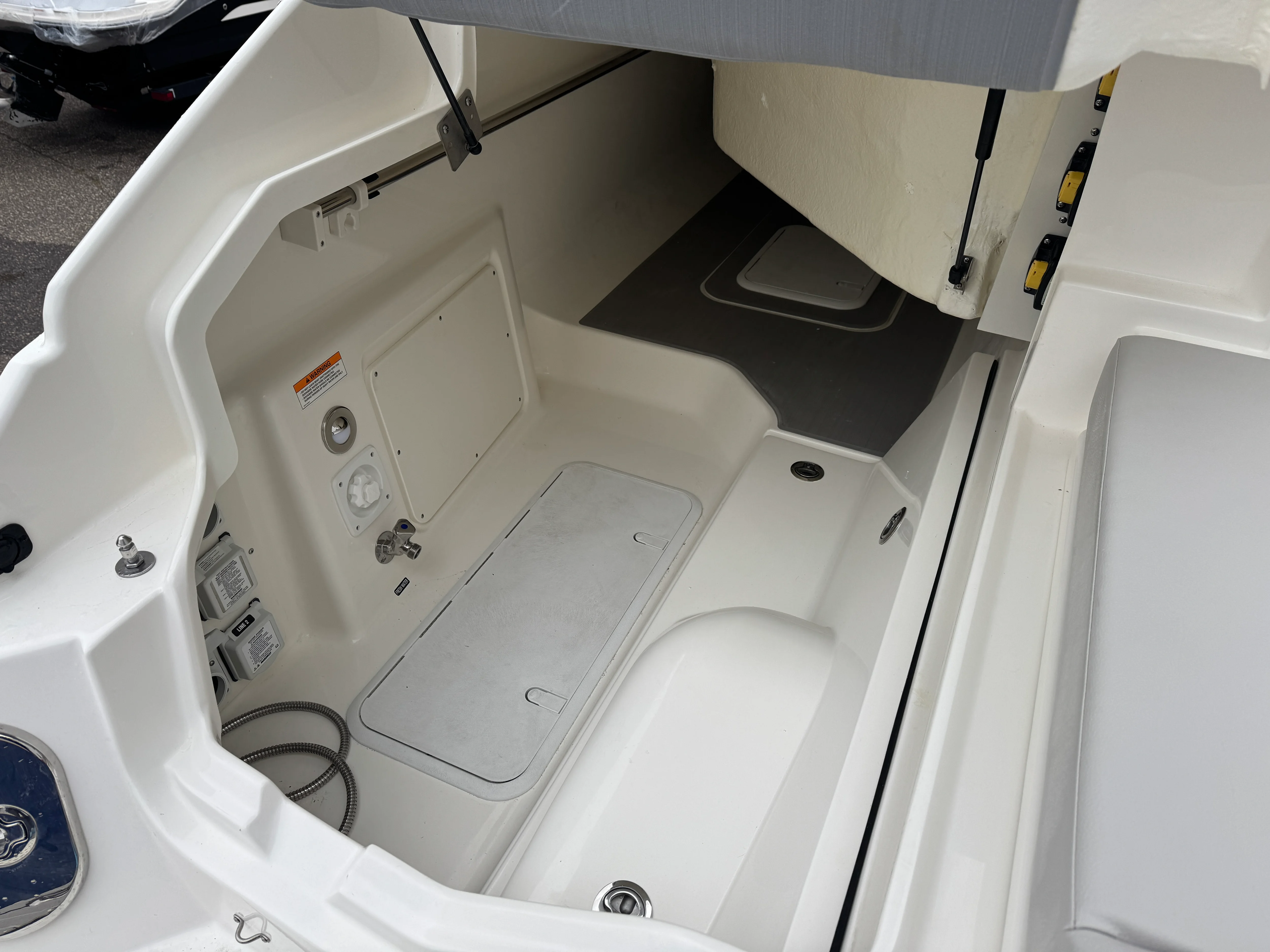 2026 Sea Ray SLX 400 Image Thumbnail #9