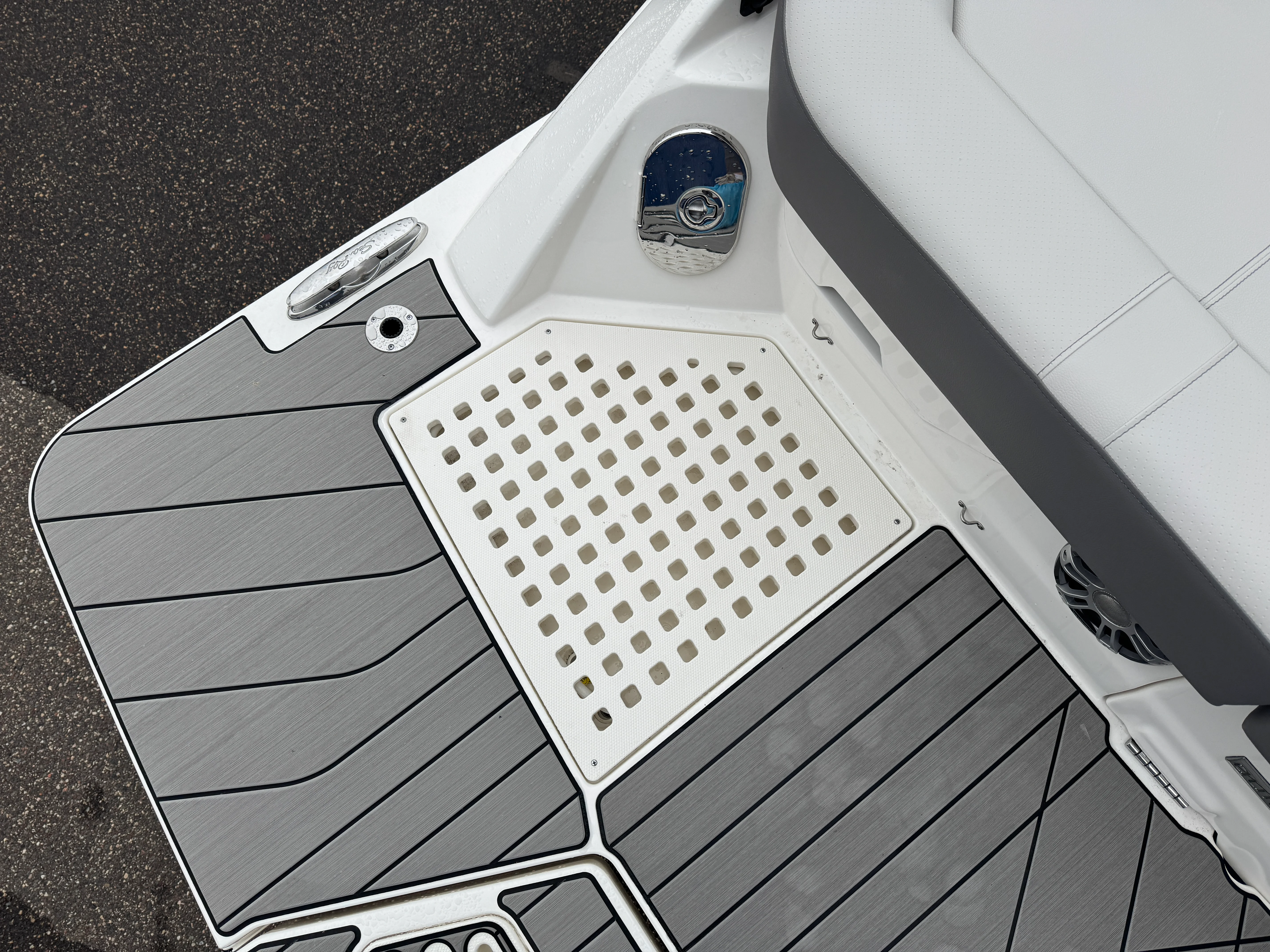 2026 Sea Ray SLX 400 Image Thumbnail #7