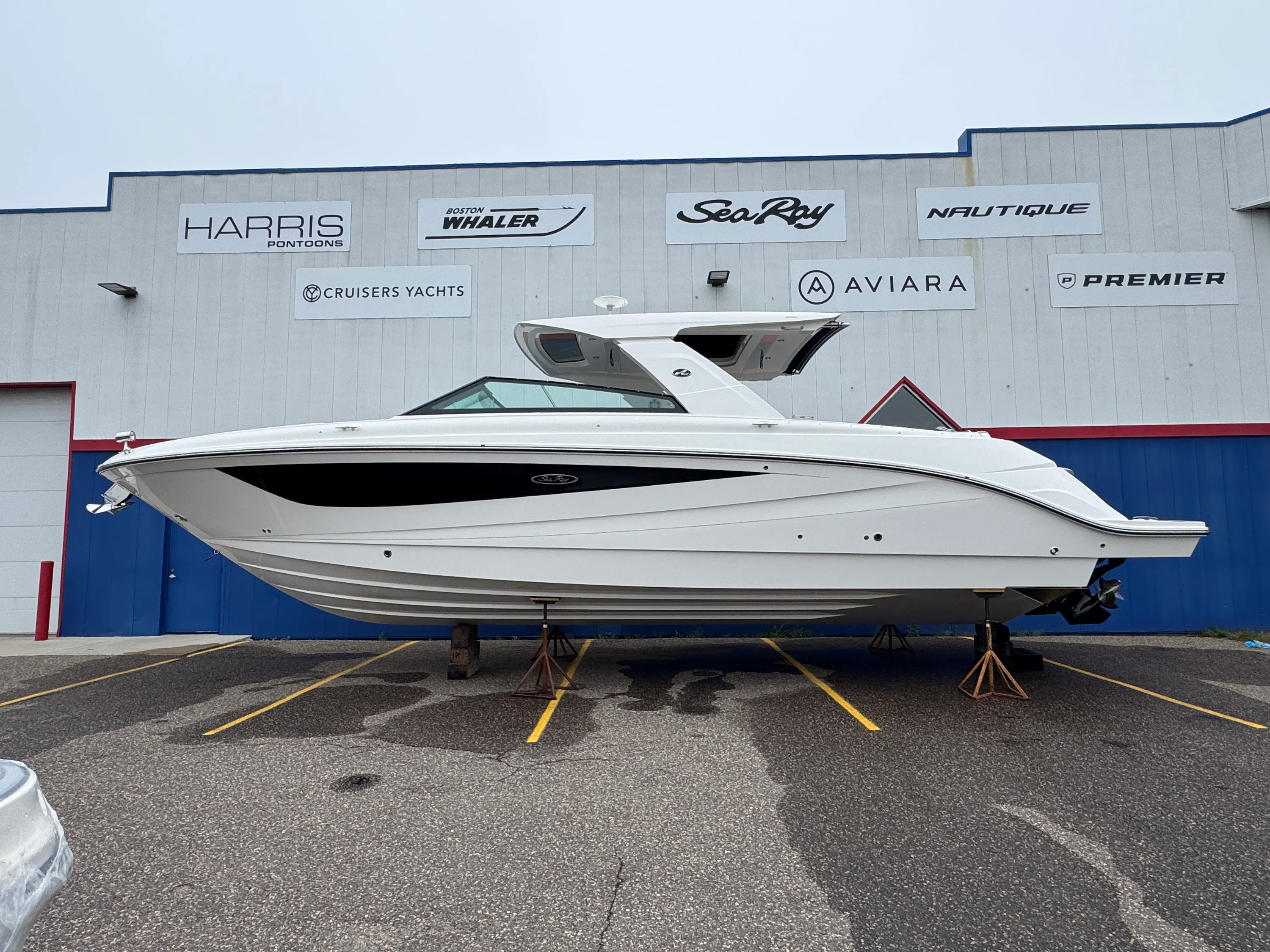 2026 Sea Ray SLX 400 Image Thumbnail #3