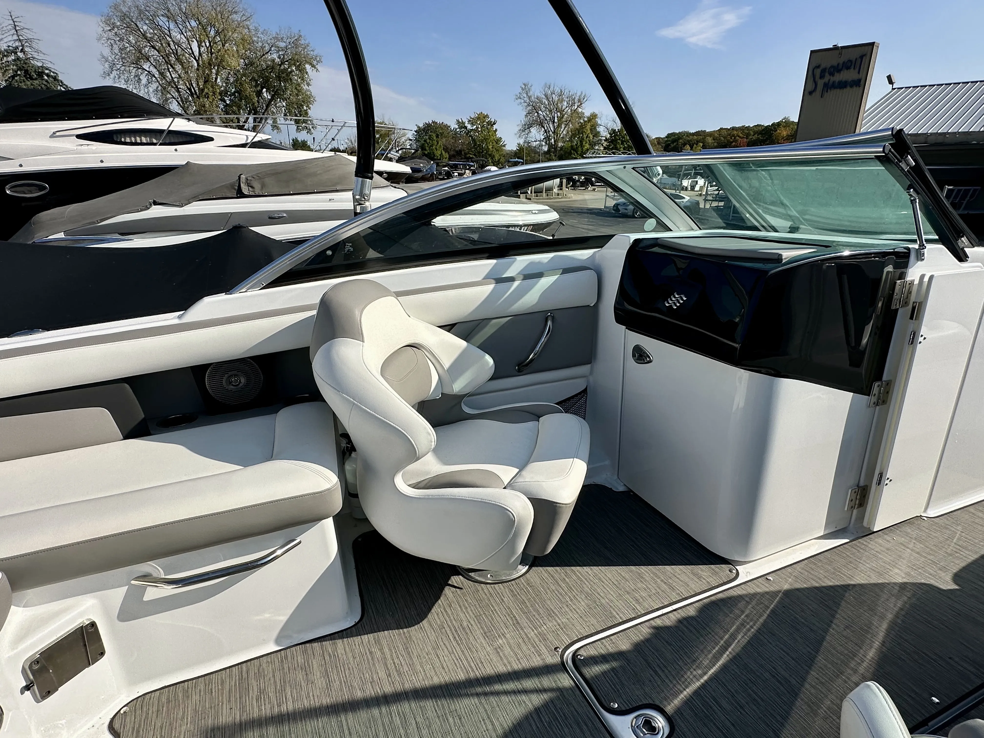 2021 Four Winns HD3 Image Thumbnail #25