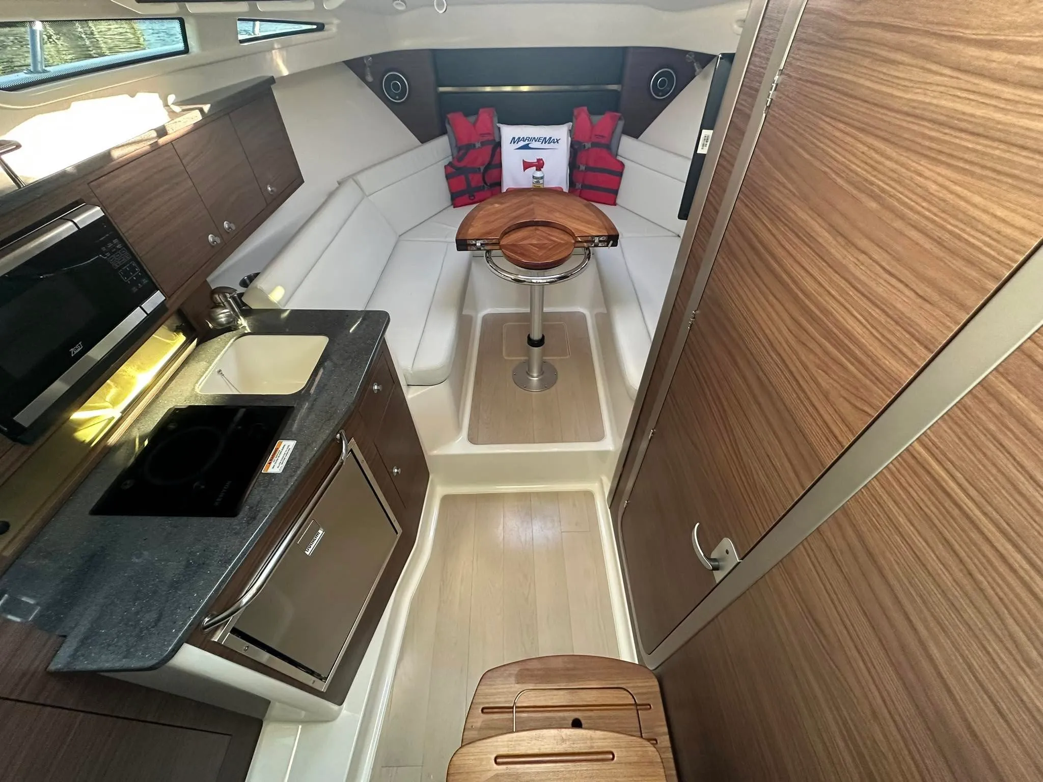 2025 Boston Whaler 325 CONQUEST Image Thumbnail #15
