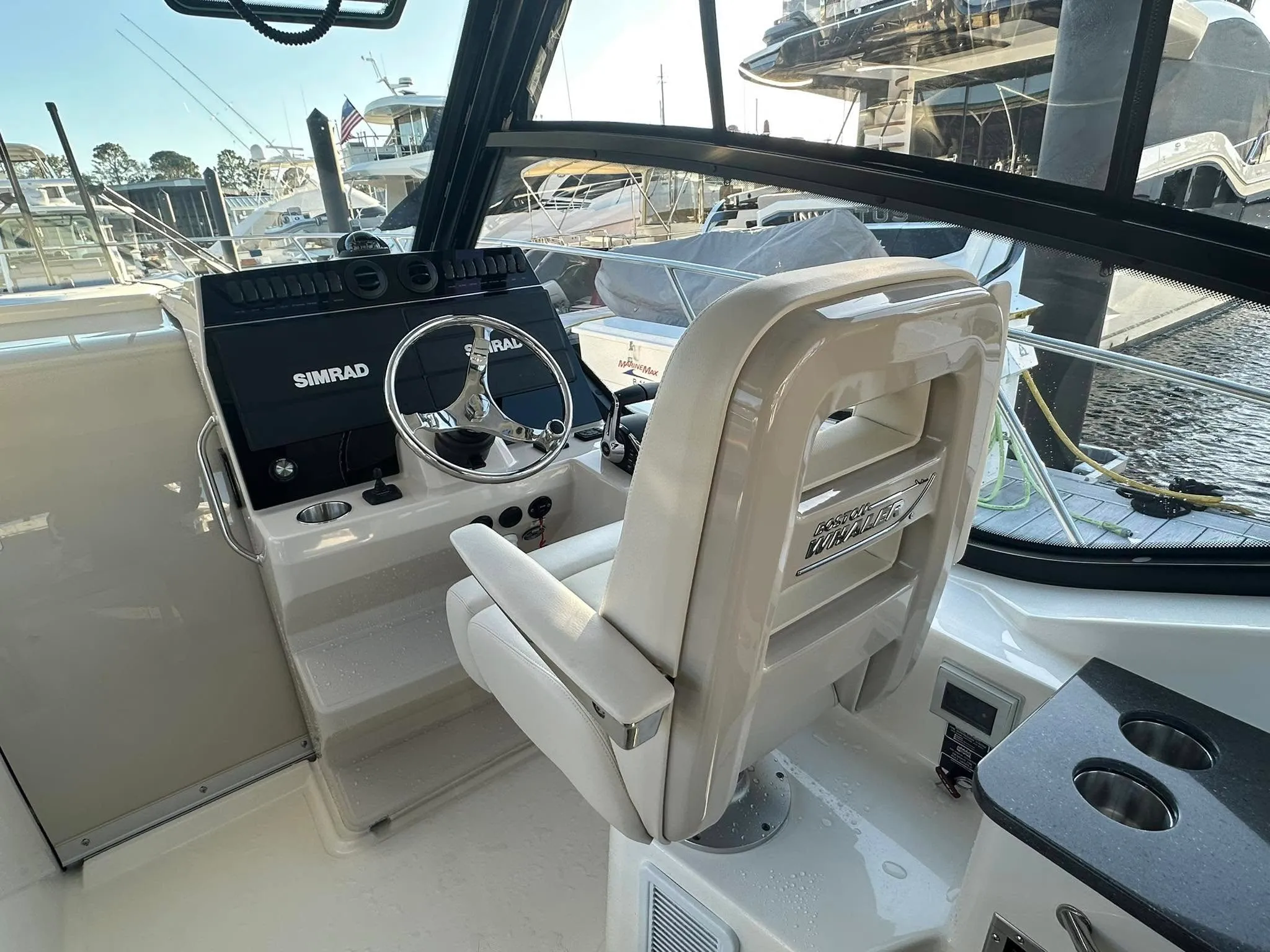 2025 Boston Whaler 325 CONQUEST Image Thumbnail #8