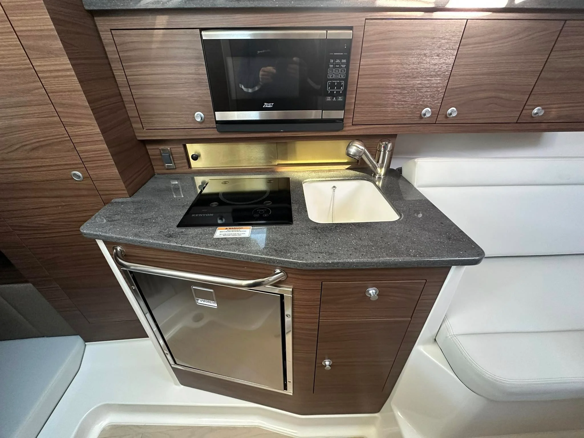 2025 Boston Whaler 325 CONQUEST Image Thumbnail #17