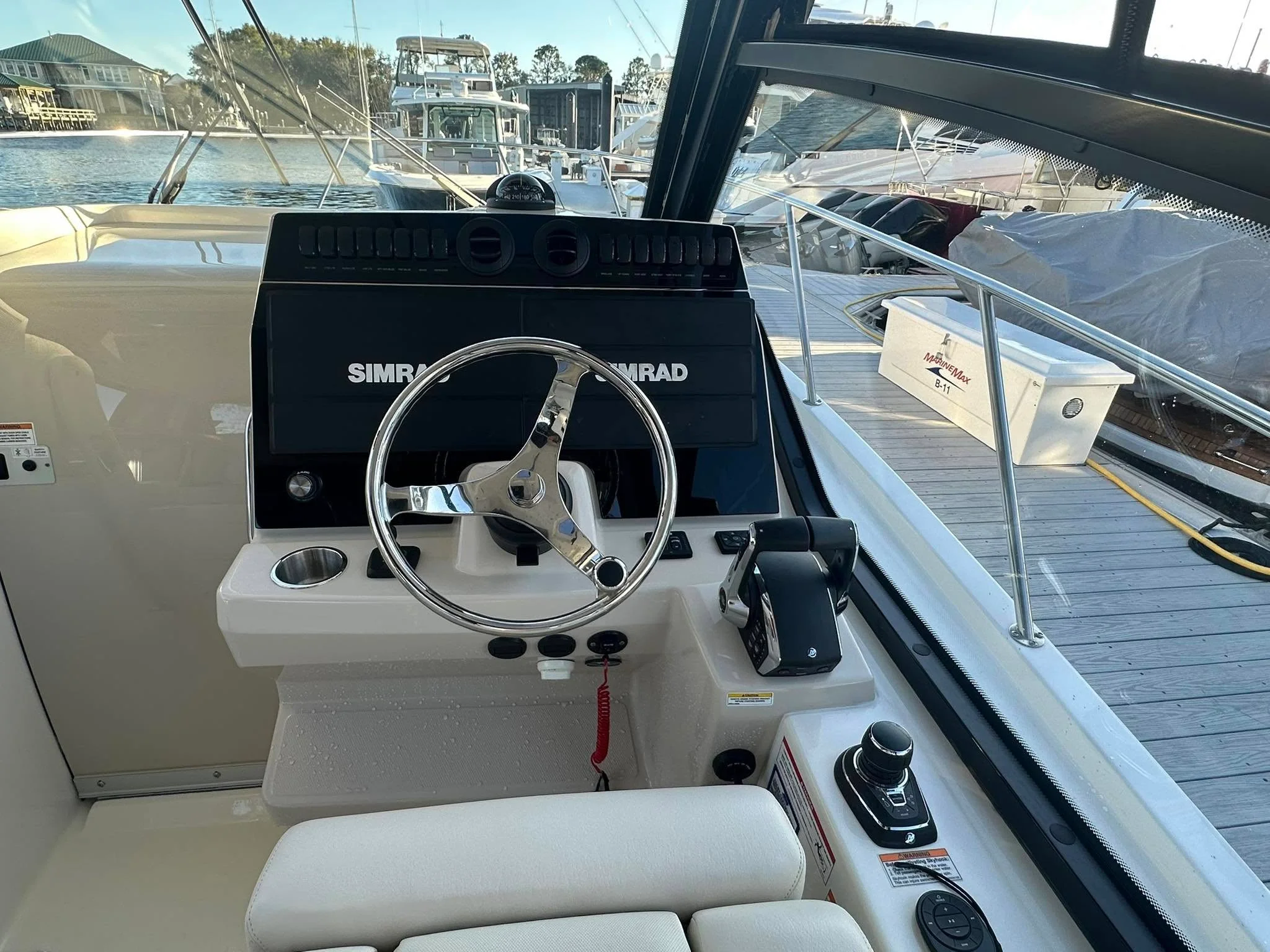 2025 Boston Whaler 325 CONQUEST Image Thumbnail #10