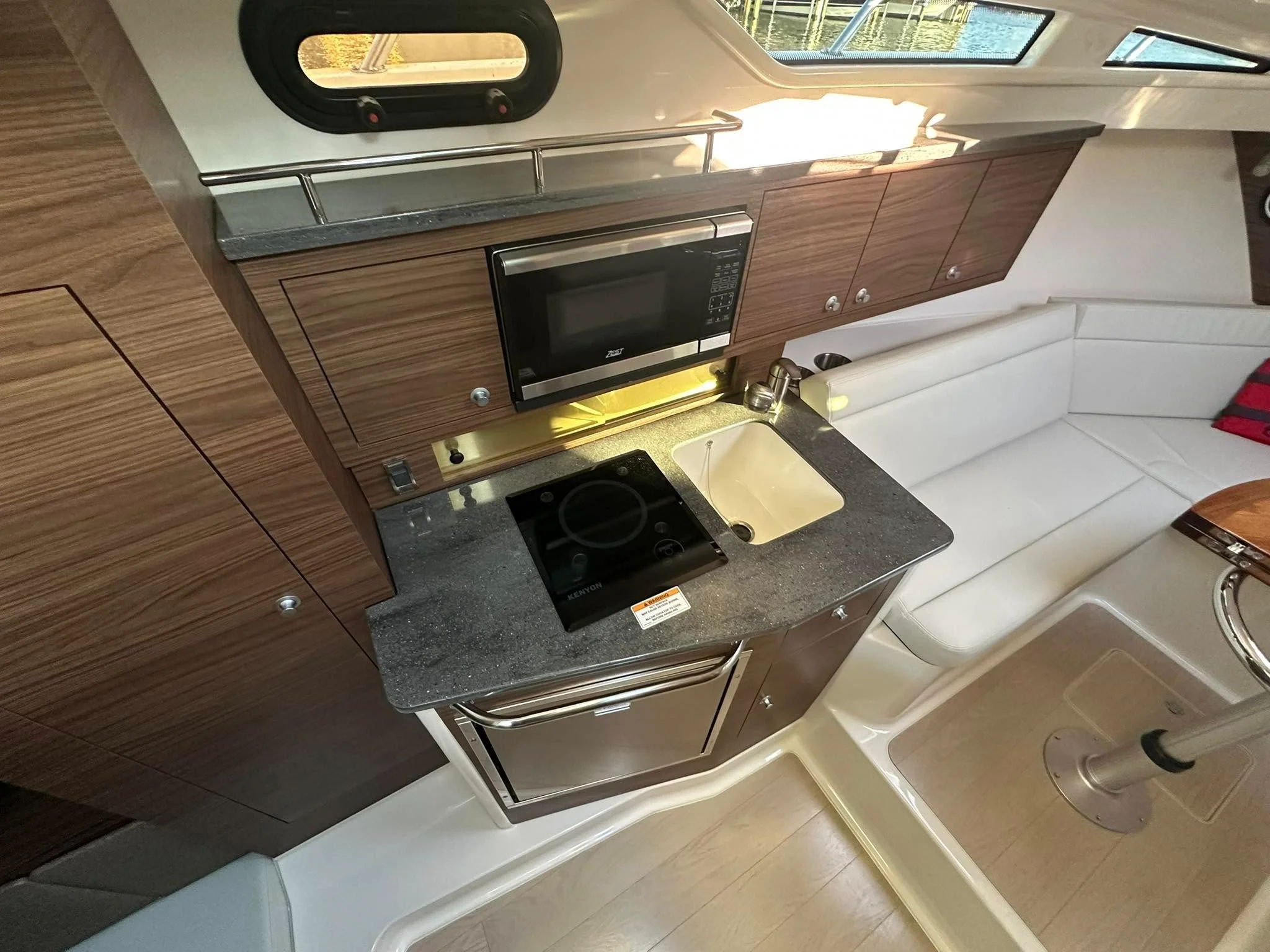 2025 Boston Whaler 325 CONQUEST Image Thumbnail #16