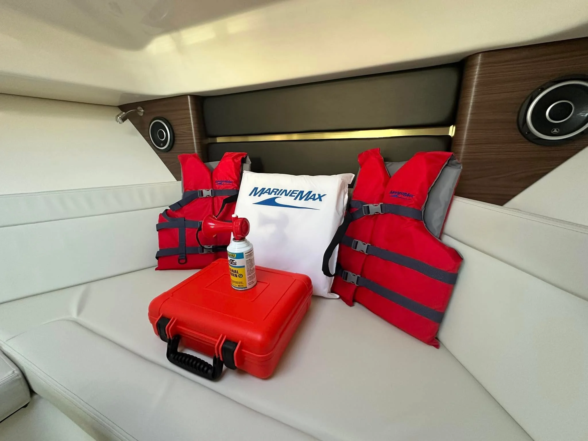 2025 Boston Whaler 325 CONQUEST Image Thumbnail #23