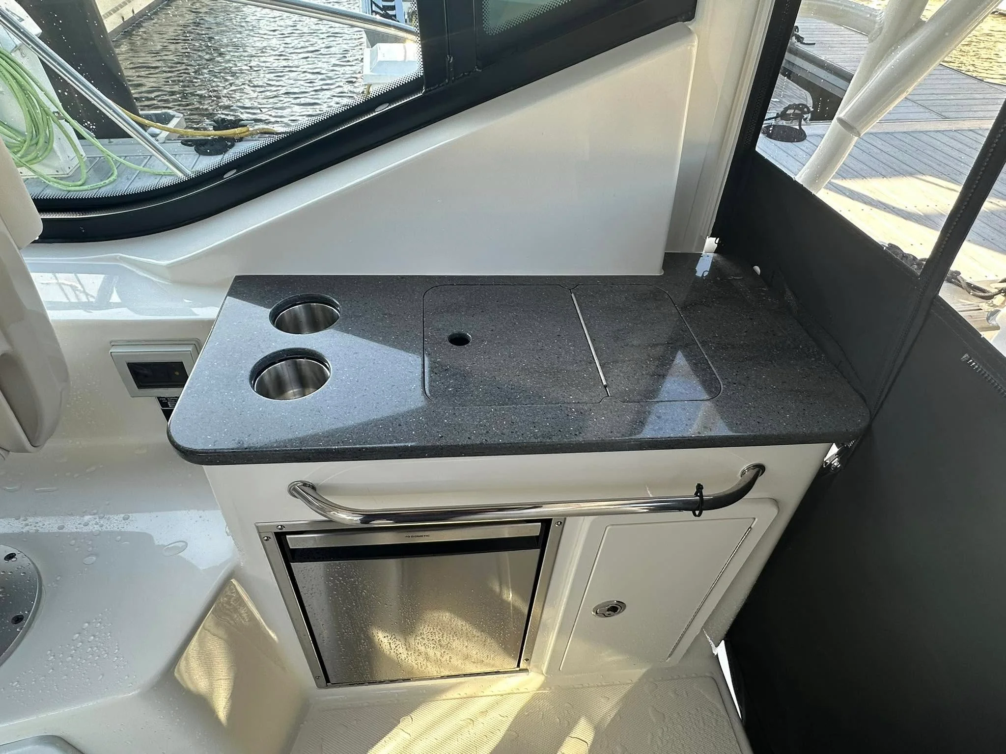 2025 Boston Whaler 325 CONQUEST Image Thumbnail #11