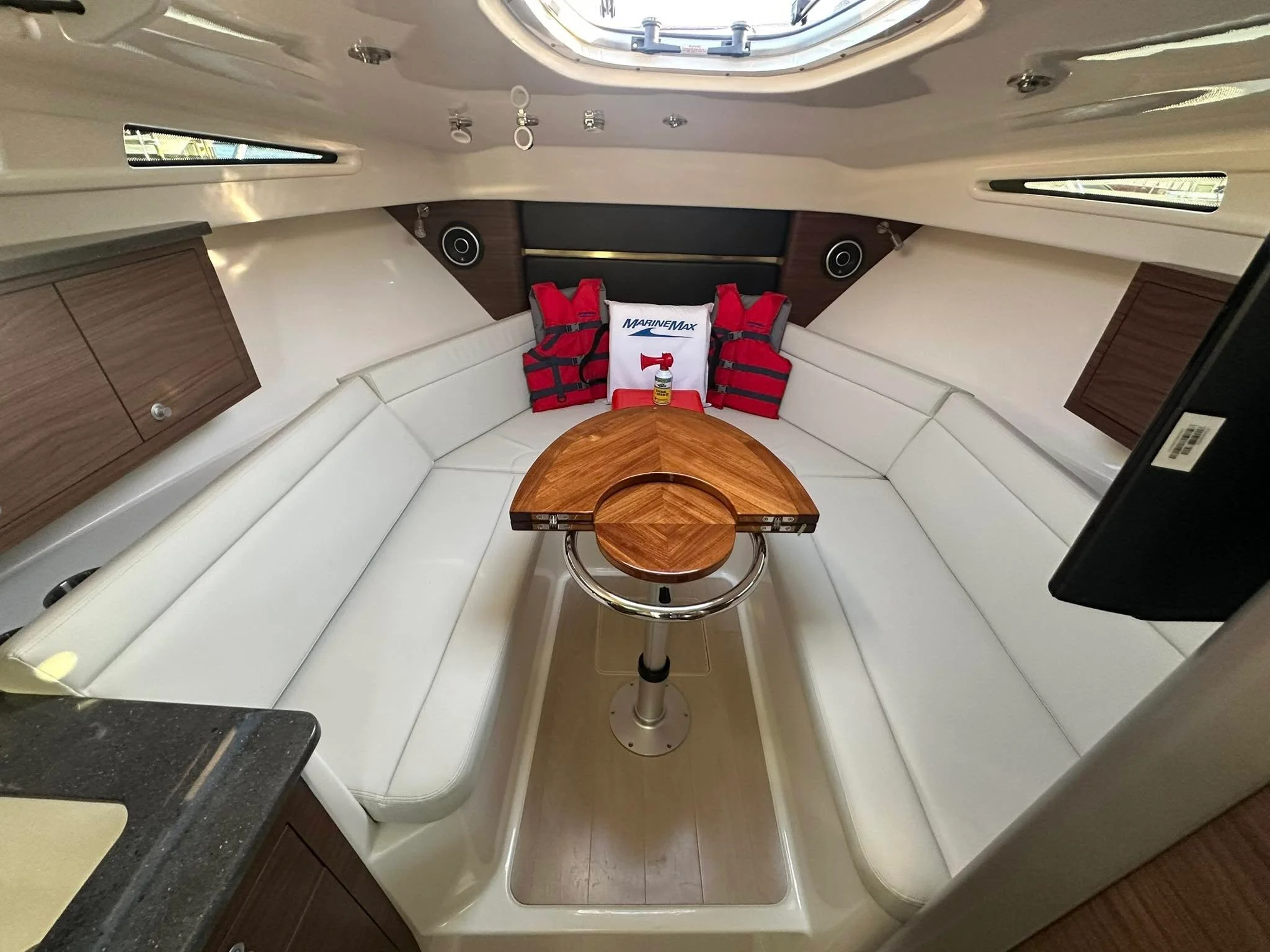 2025 Boston Whaler 325 CONQUEST Image Thumbnail #14