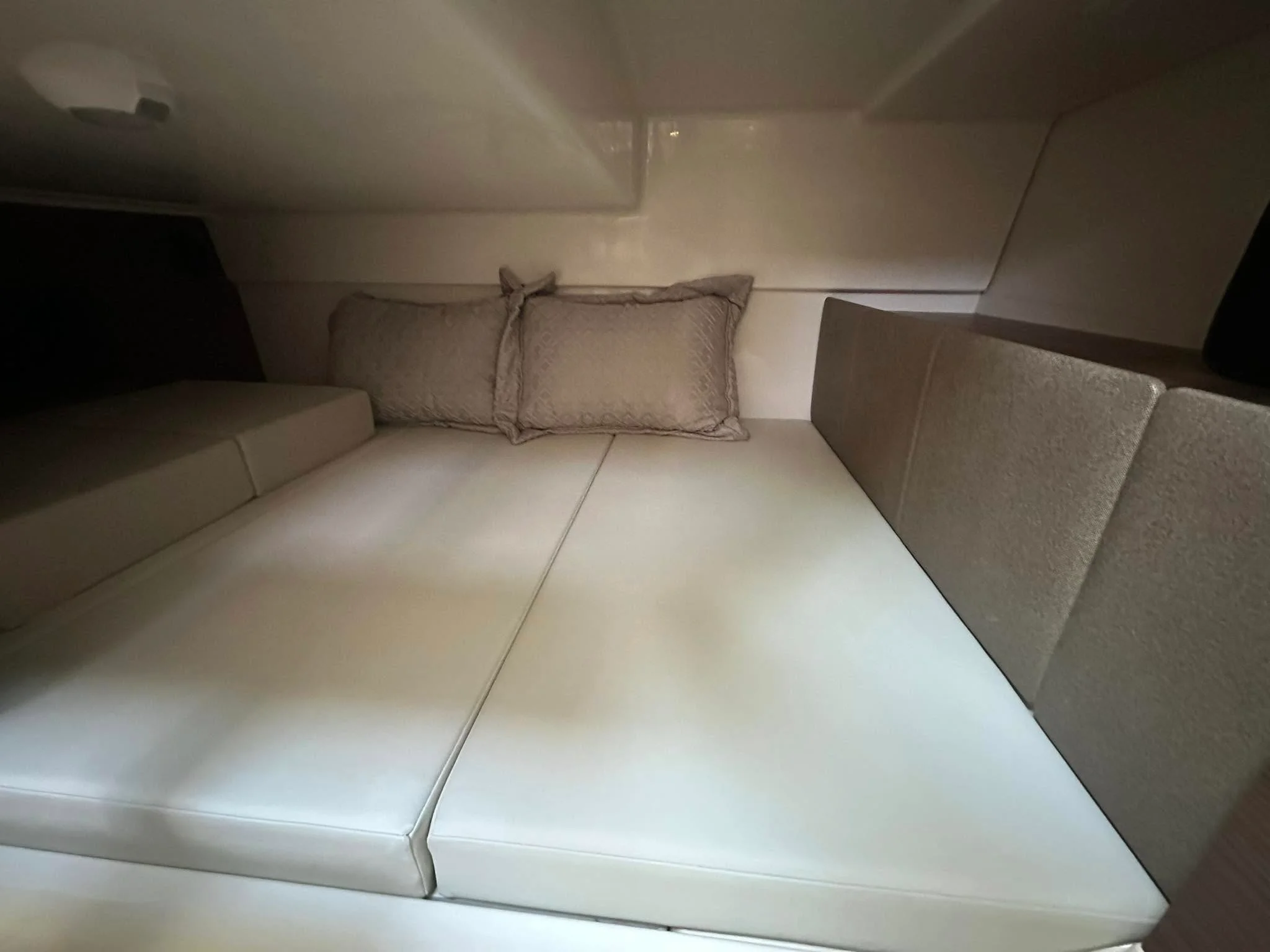 2025 Boston Whaler 325 CONQUEST Image Thumbnail #21