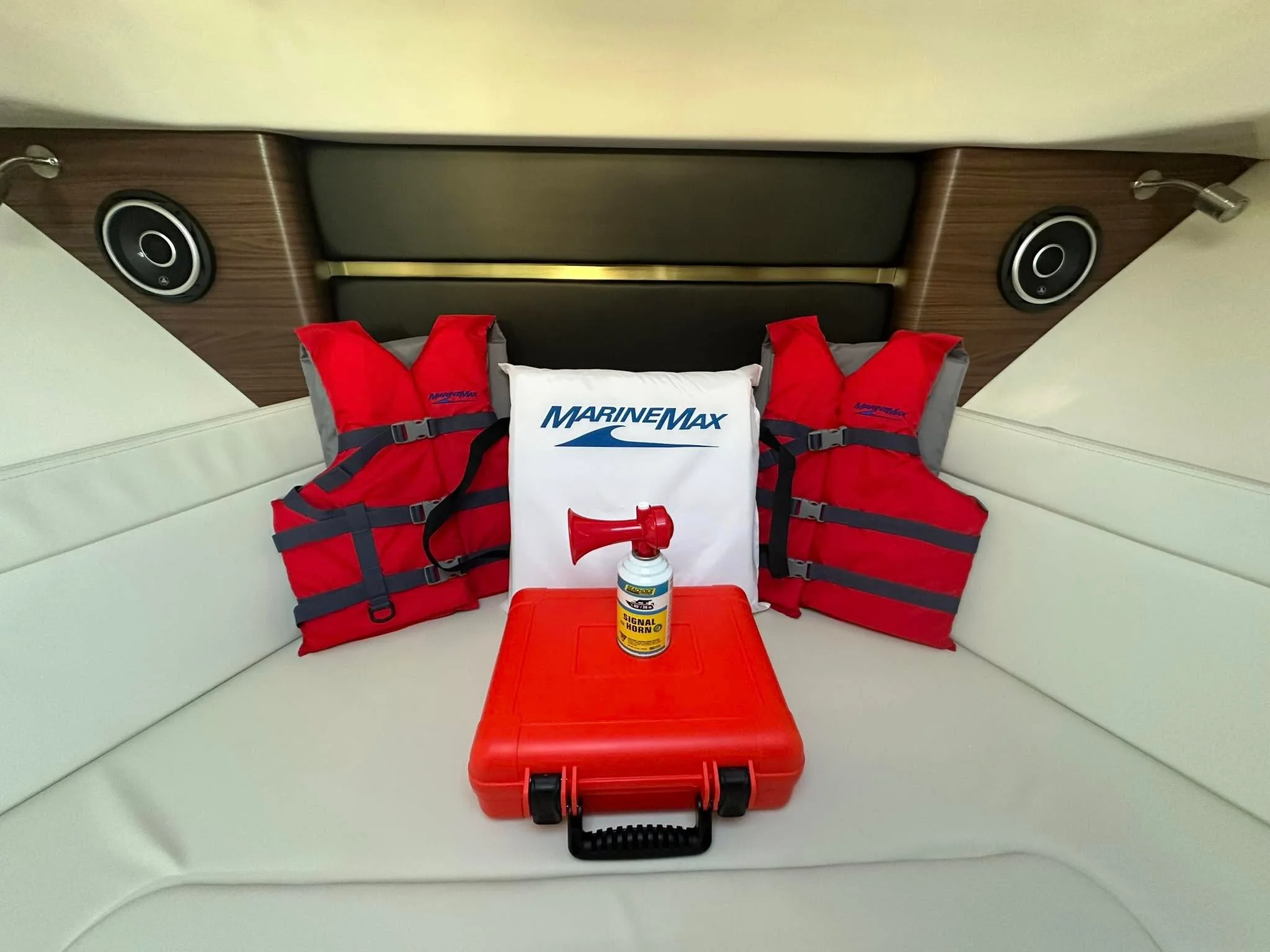 2025 Boston Whaler 325 CONQUEST Image Thumbnail #24