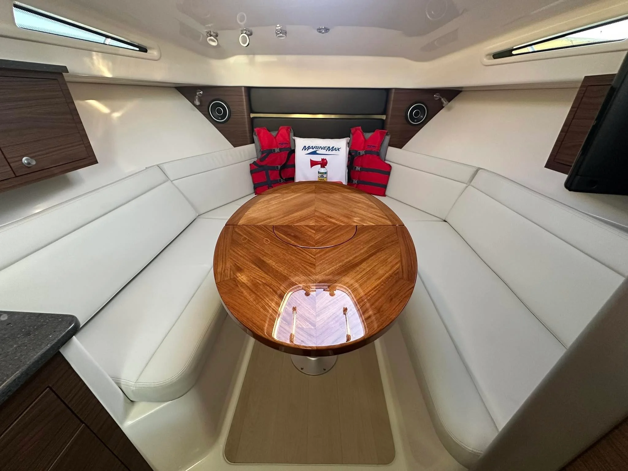 2025 Boston Whaler 325 CONQUEST Image Thumbnail #19