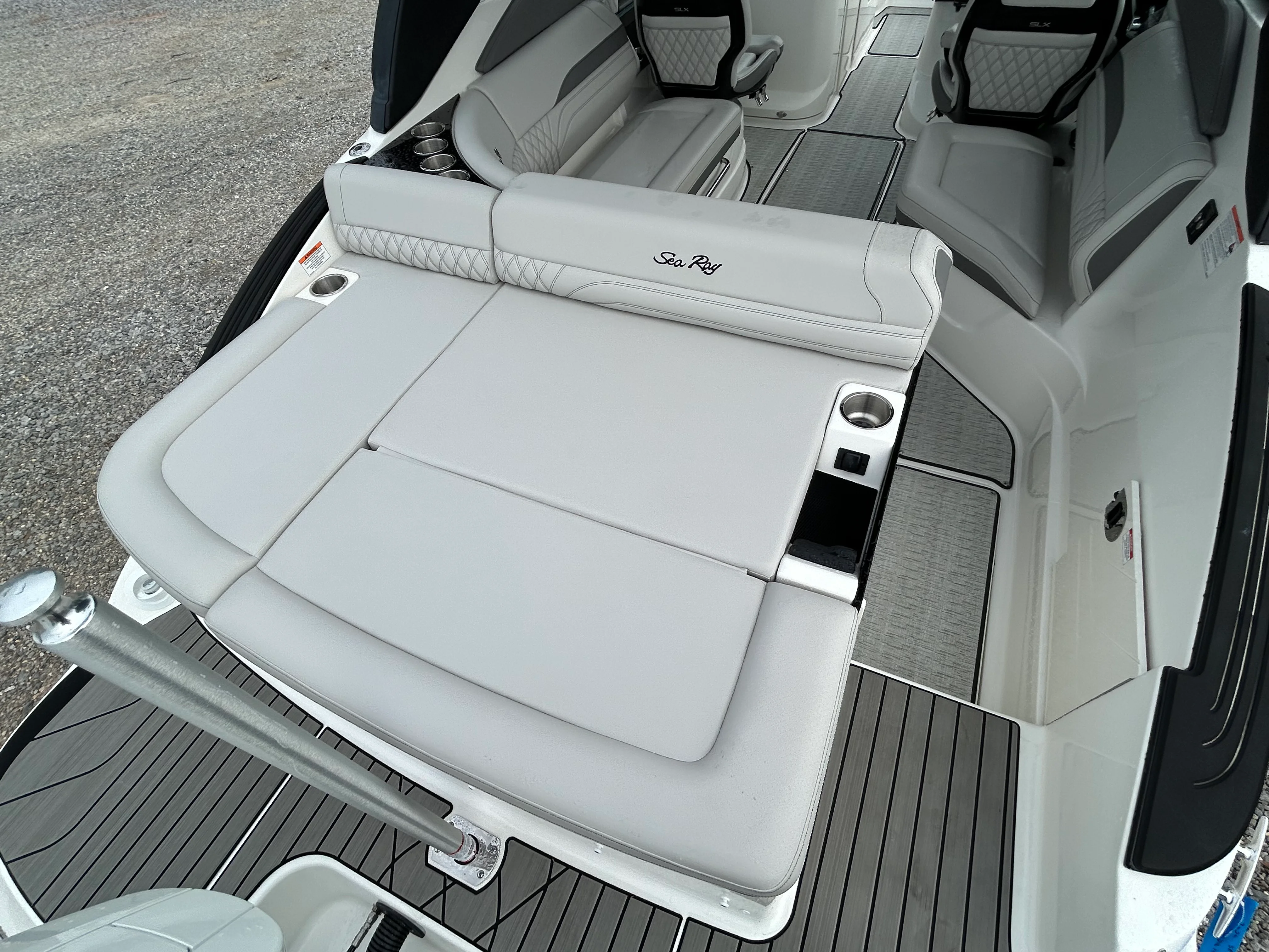 2026 Sea Ray SLX 260 Outboard Image Thumbnail #6