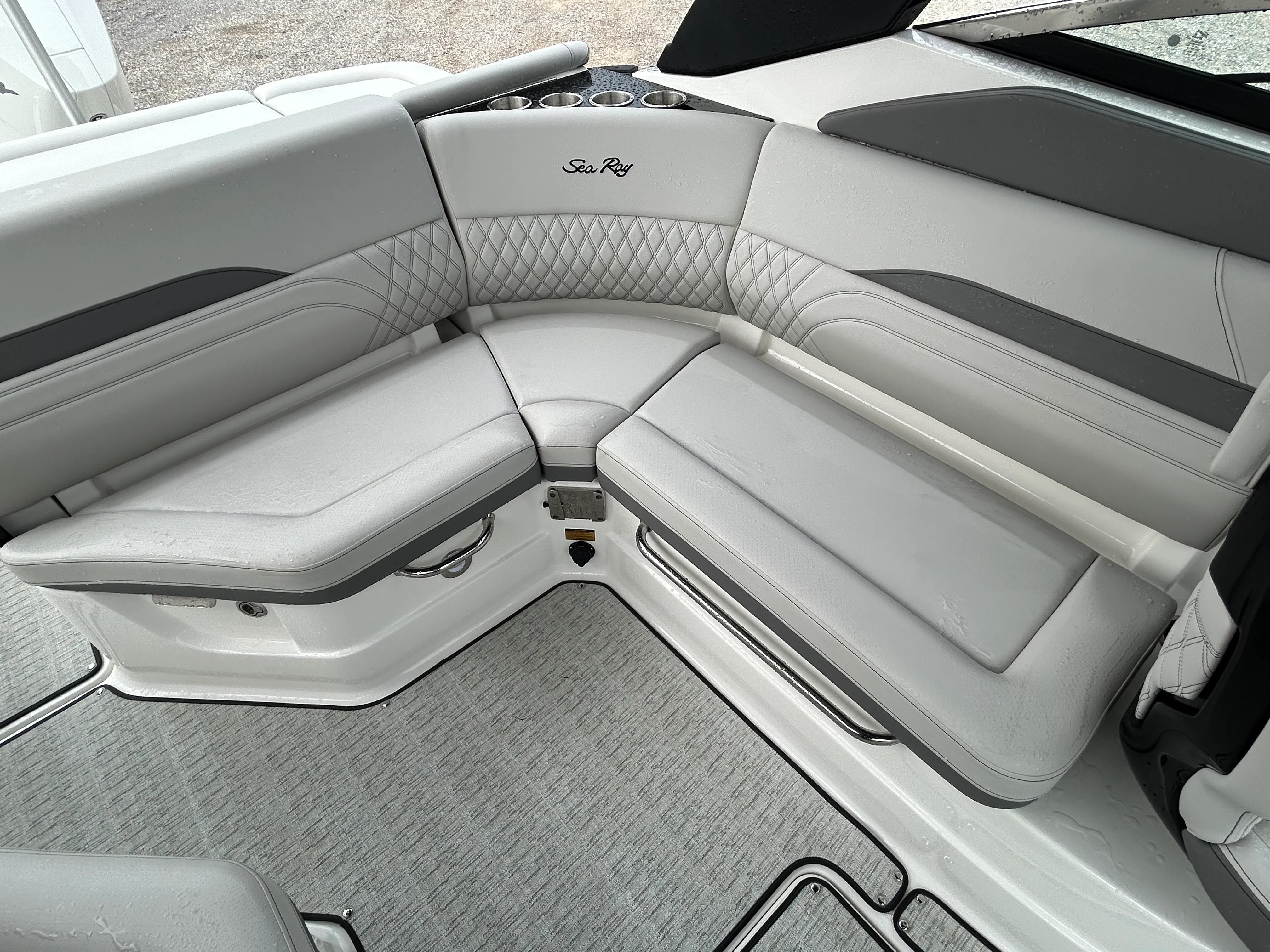 2026 Sea Ray SLX 260 Outboard Image Thumbnail #9