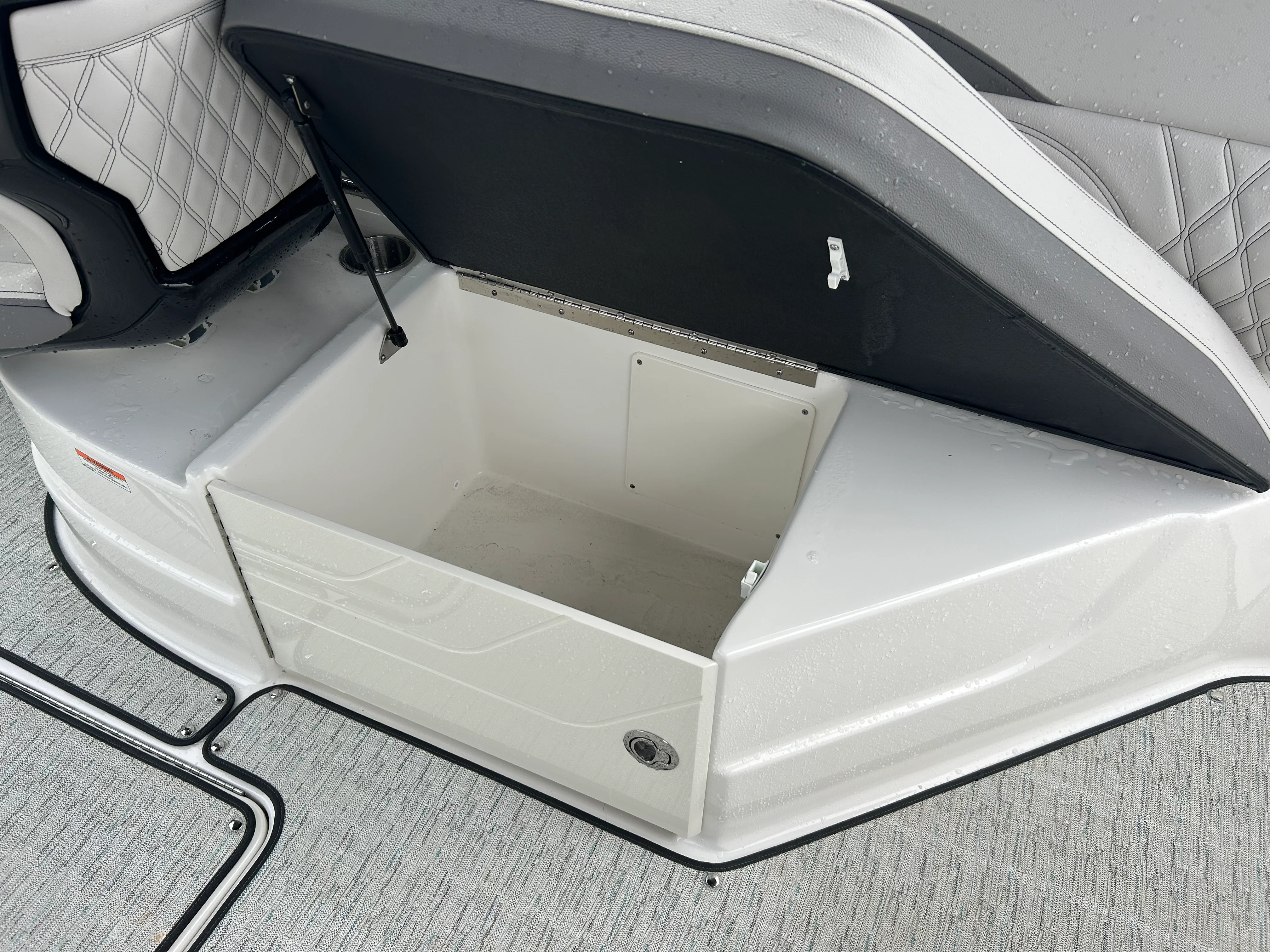 2026 Sea Ray SLX 260 Outboard Image Thumbnail #11