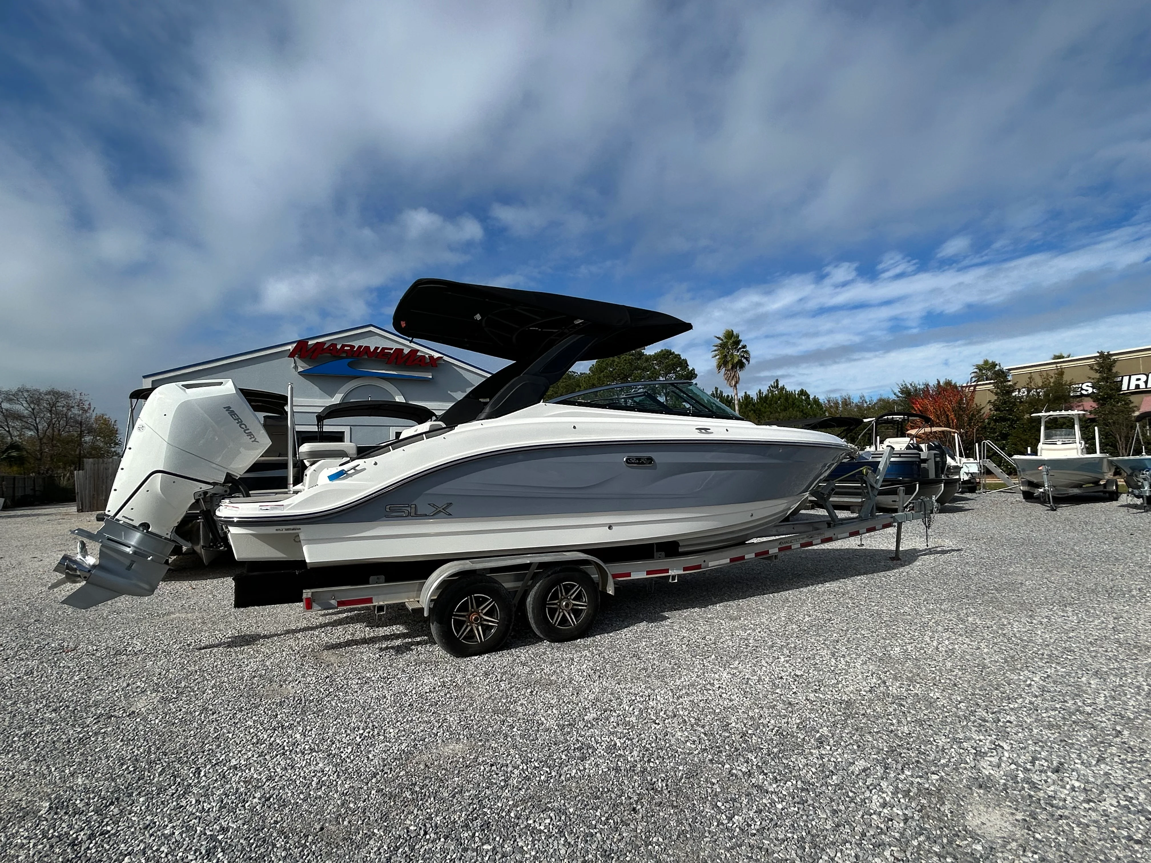 2026 Sea Ray SLX 260 Outboard Image Thumbnail #2