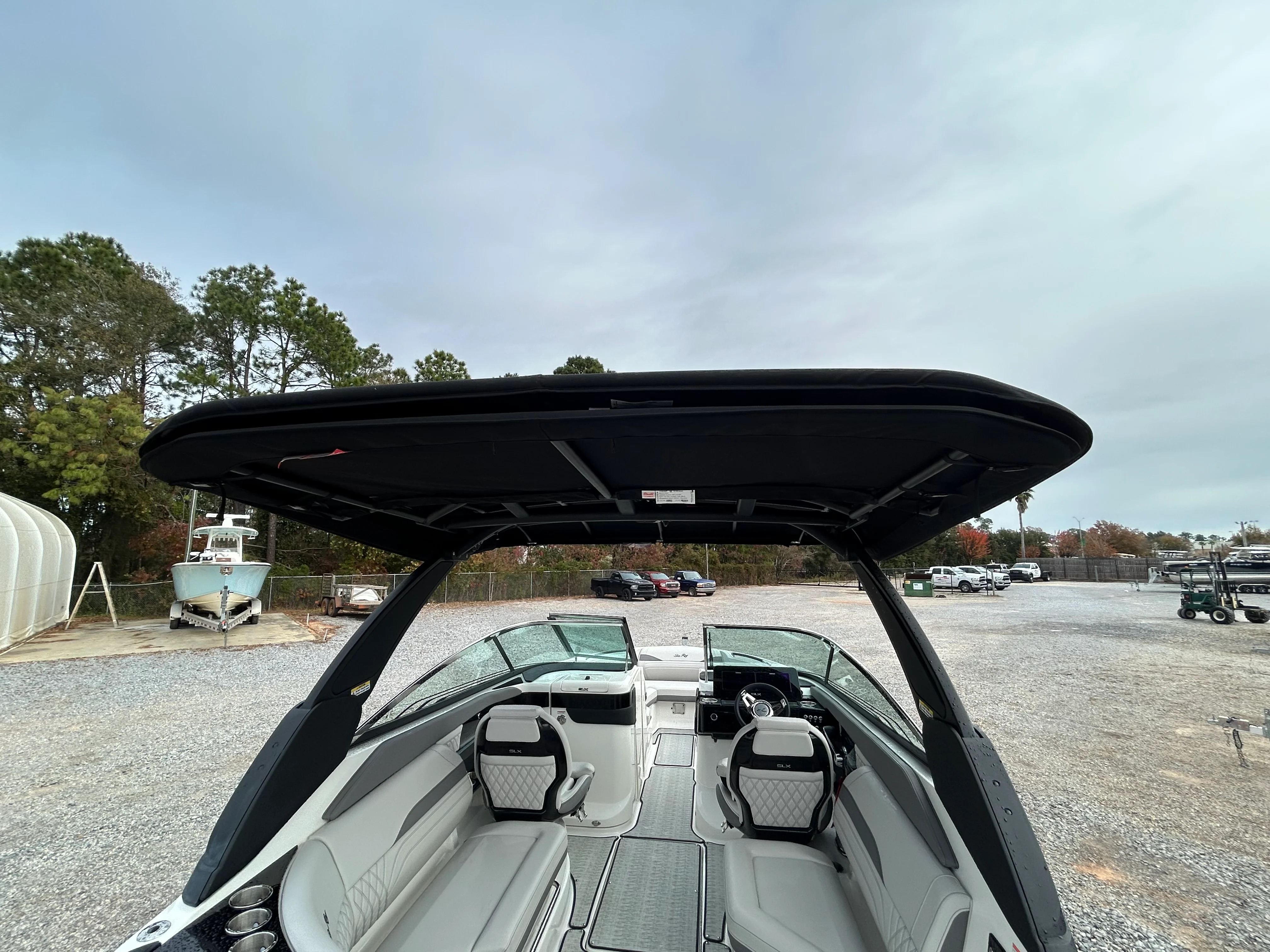 2026 Sea Ray SLX 260 Outboard Image Thumbnail #16