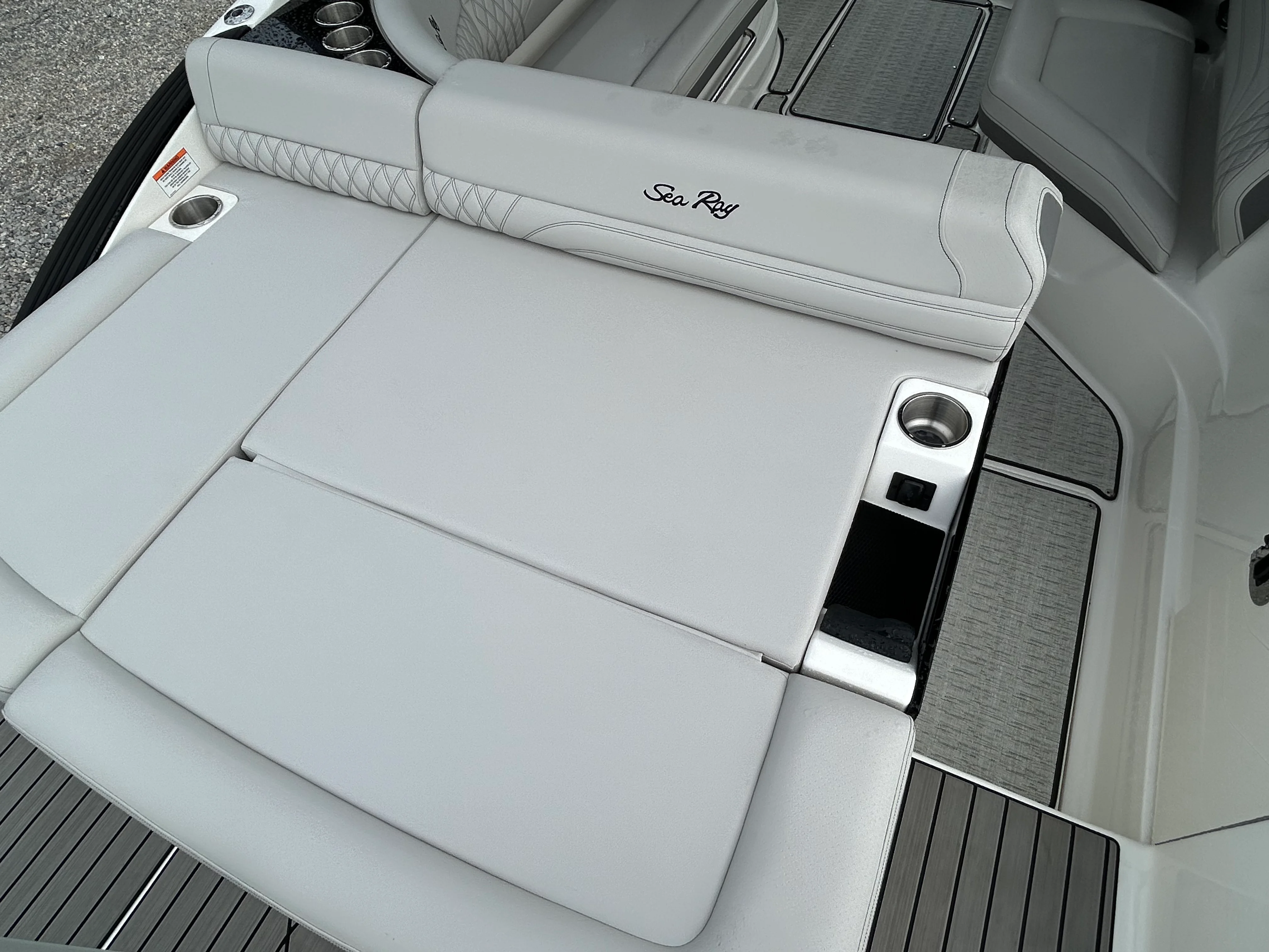 2026 Sea Ray SLX 260 Outboard Image Thumbnail #8