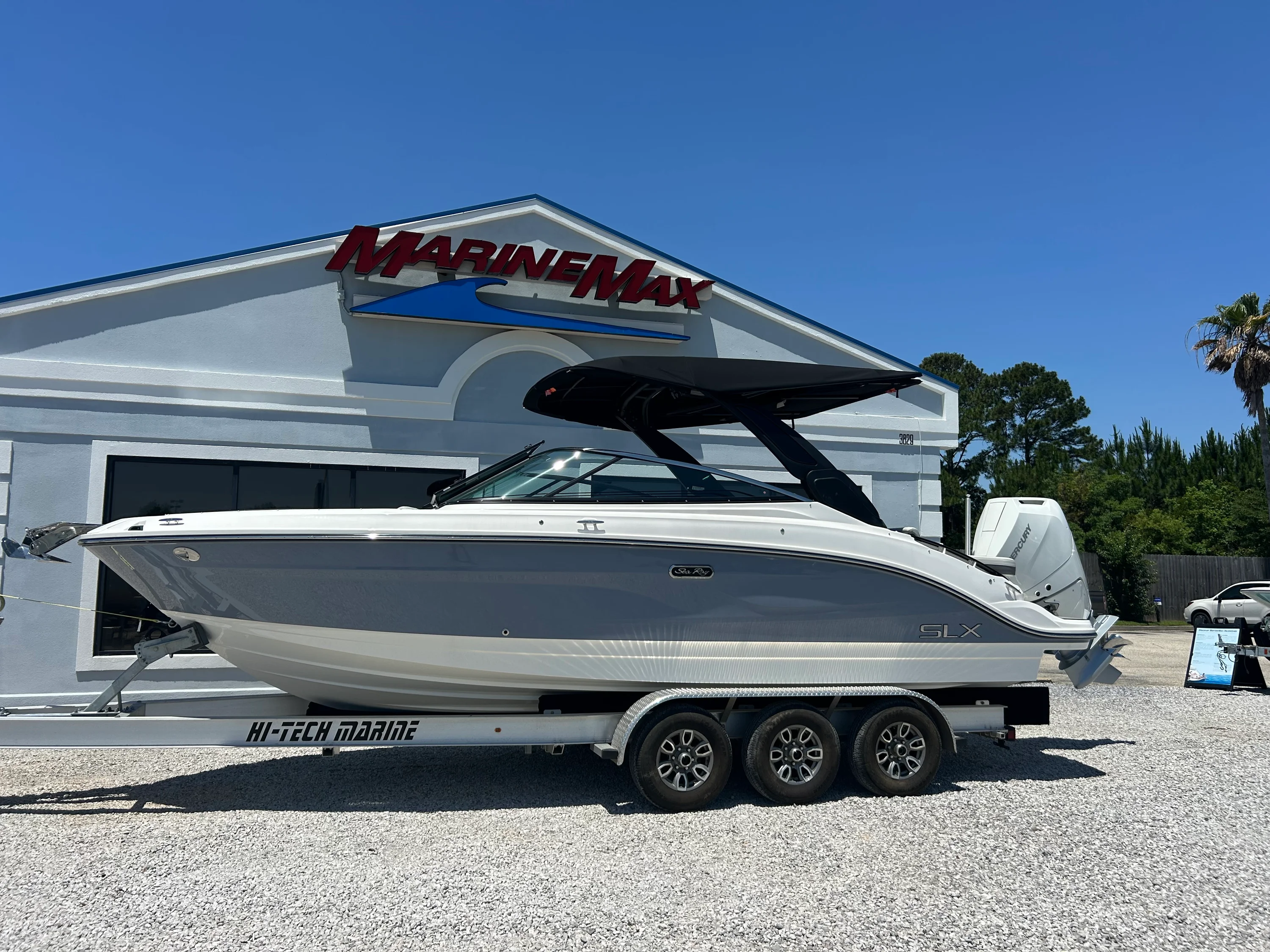 2026 Sea Ray SLX 260 Outboard Image Thumbnail #3