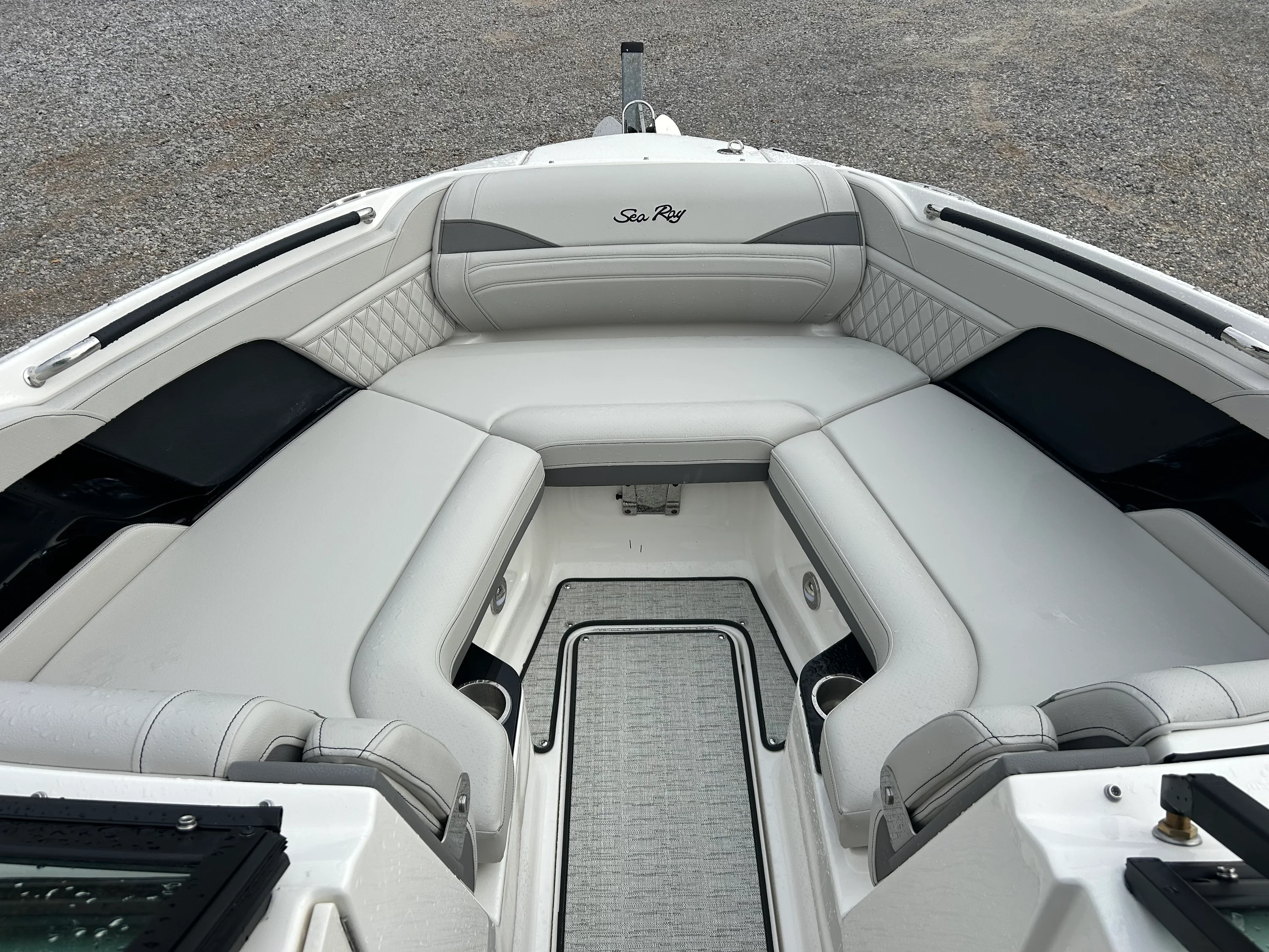 2026 Sea Ray SLX 260 Outboard Image Thumbnail #15