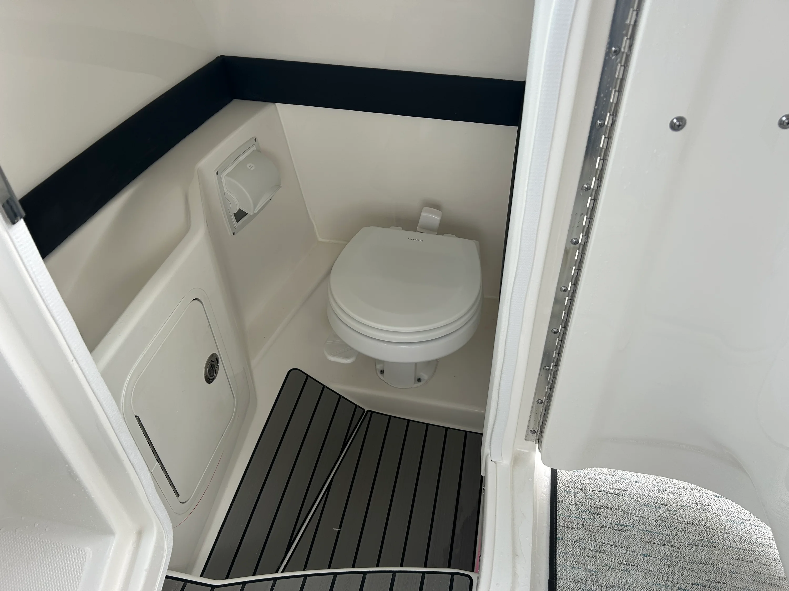 2026 Sea Ray SLX 260 Outboard Image Thumbnail #12