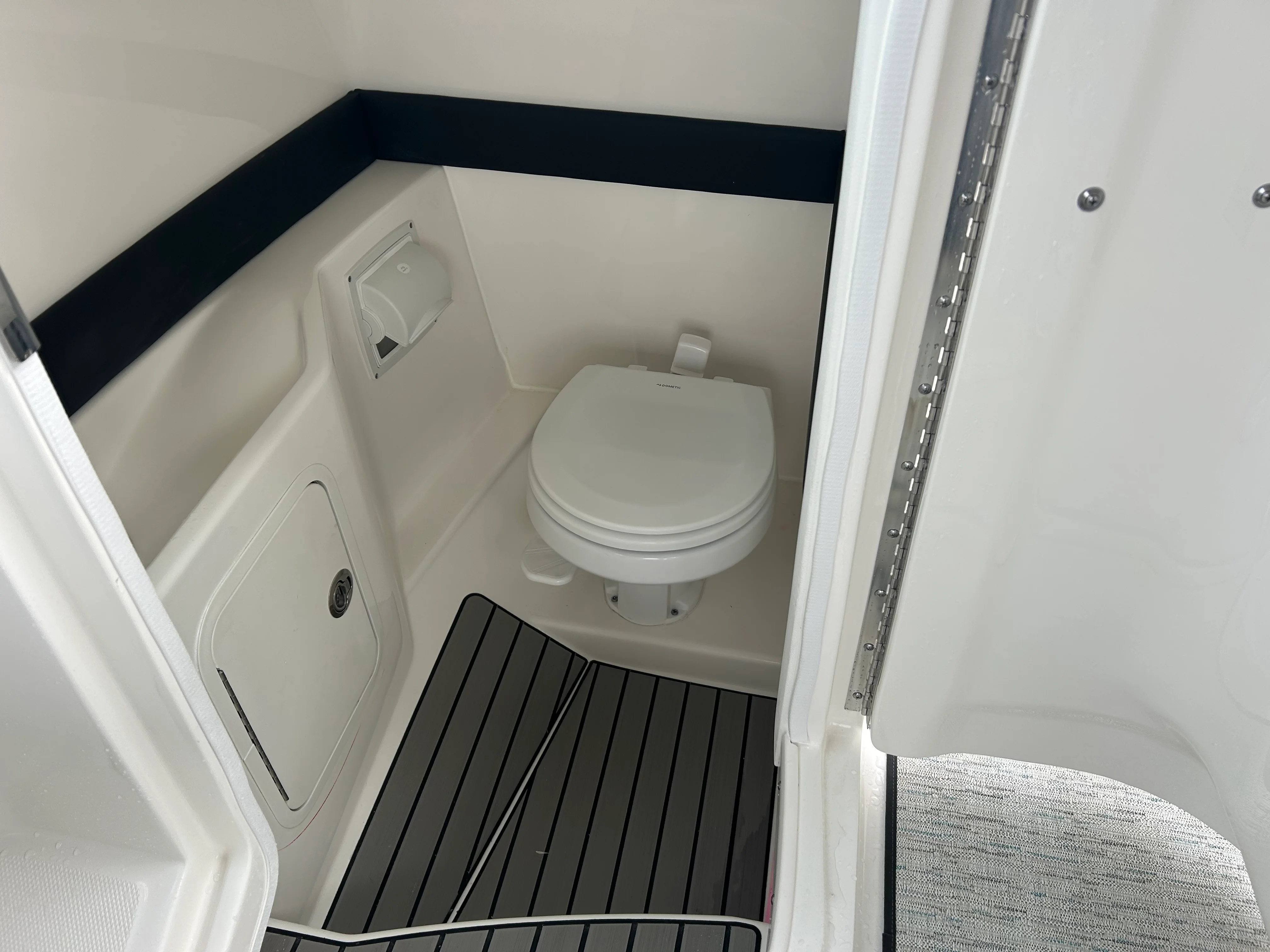 2026 Sea Ray SLX 260 Outboard Image Thumbnail #12