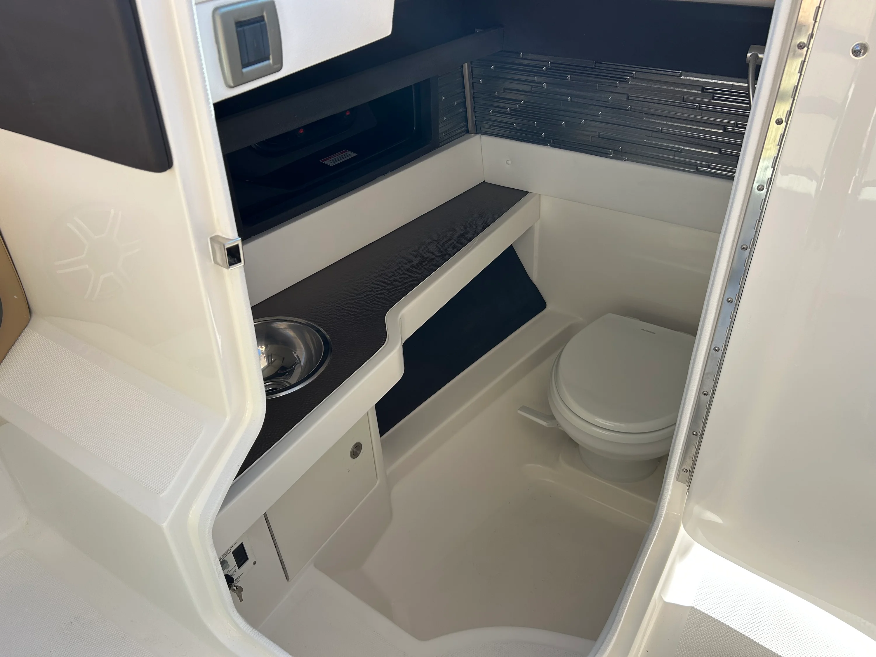 2026 Sea Ray SLX 310 Outboard Image Thumbnail #20