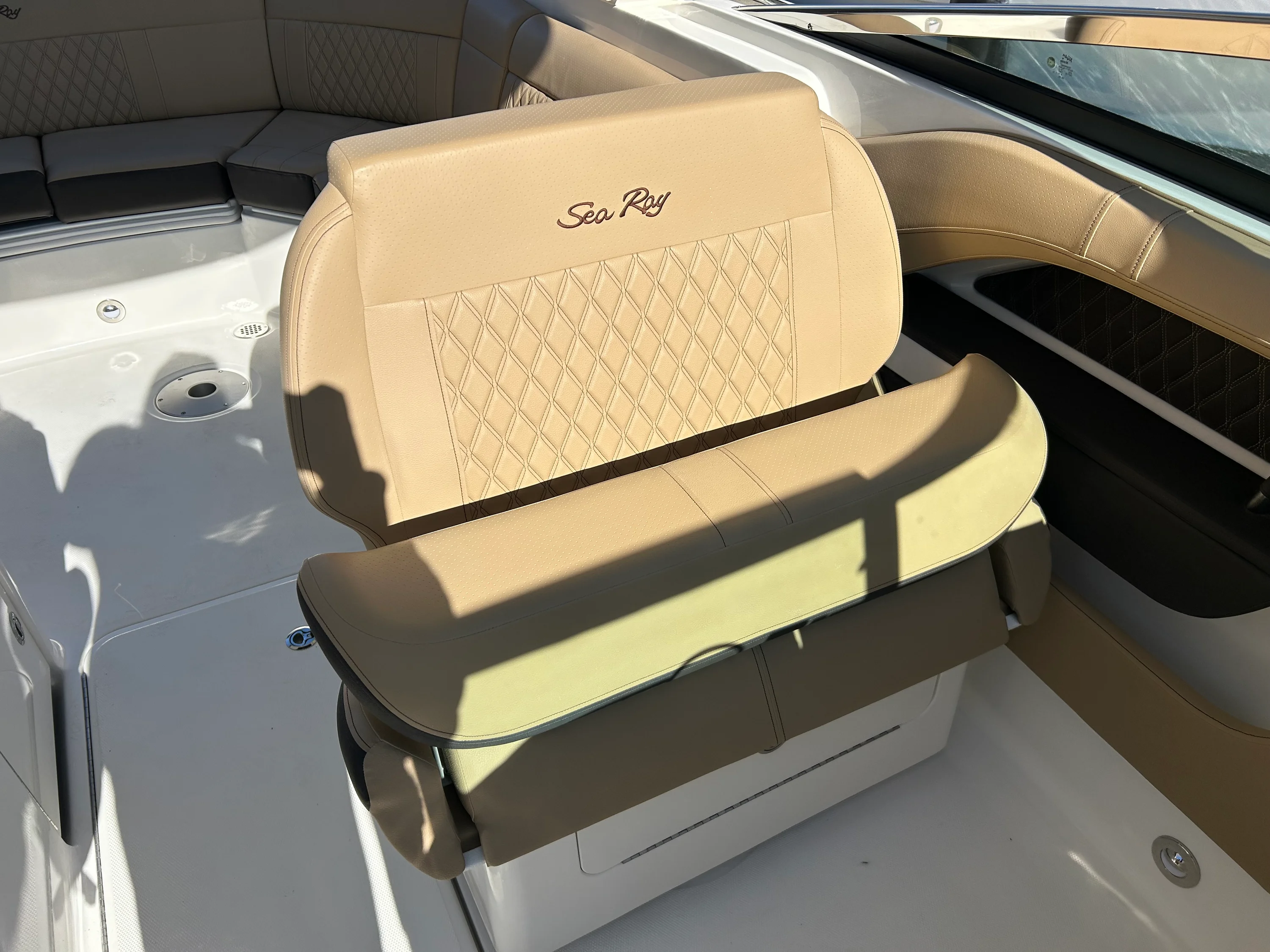 2026 Sea Ray SLX 310 Outboard Image Thumbnail #18