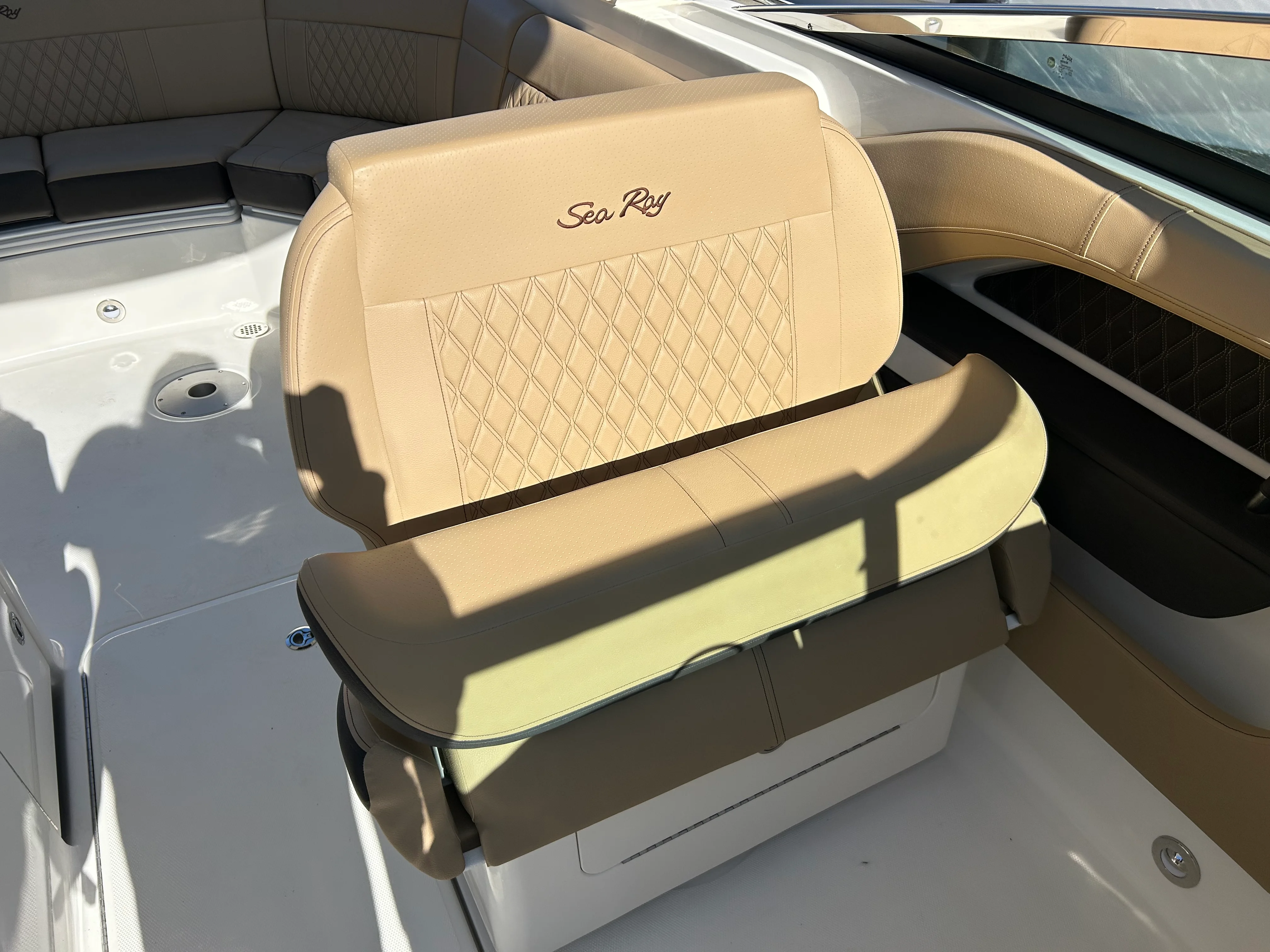 2026 Sea Ray SLX 310 Outboard Image Thumbnail #18