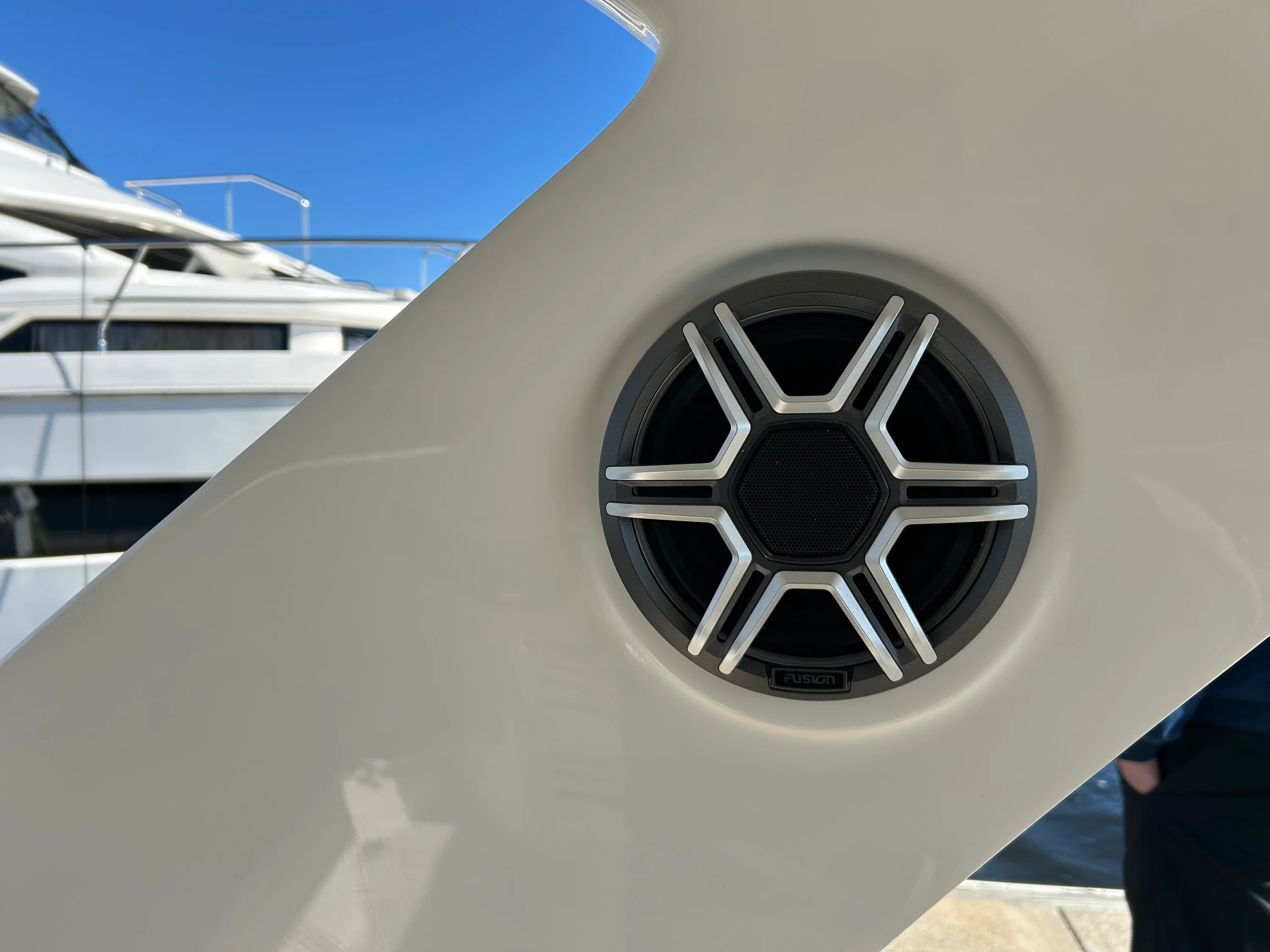 2026 Sea Ray SLX 310 Outboard Image Thumbnail #12