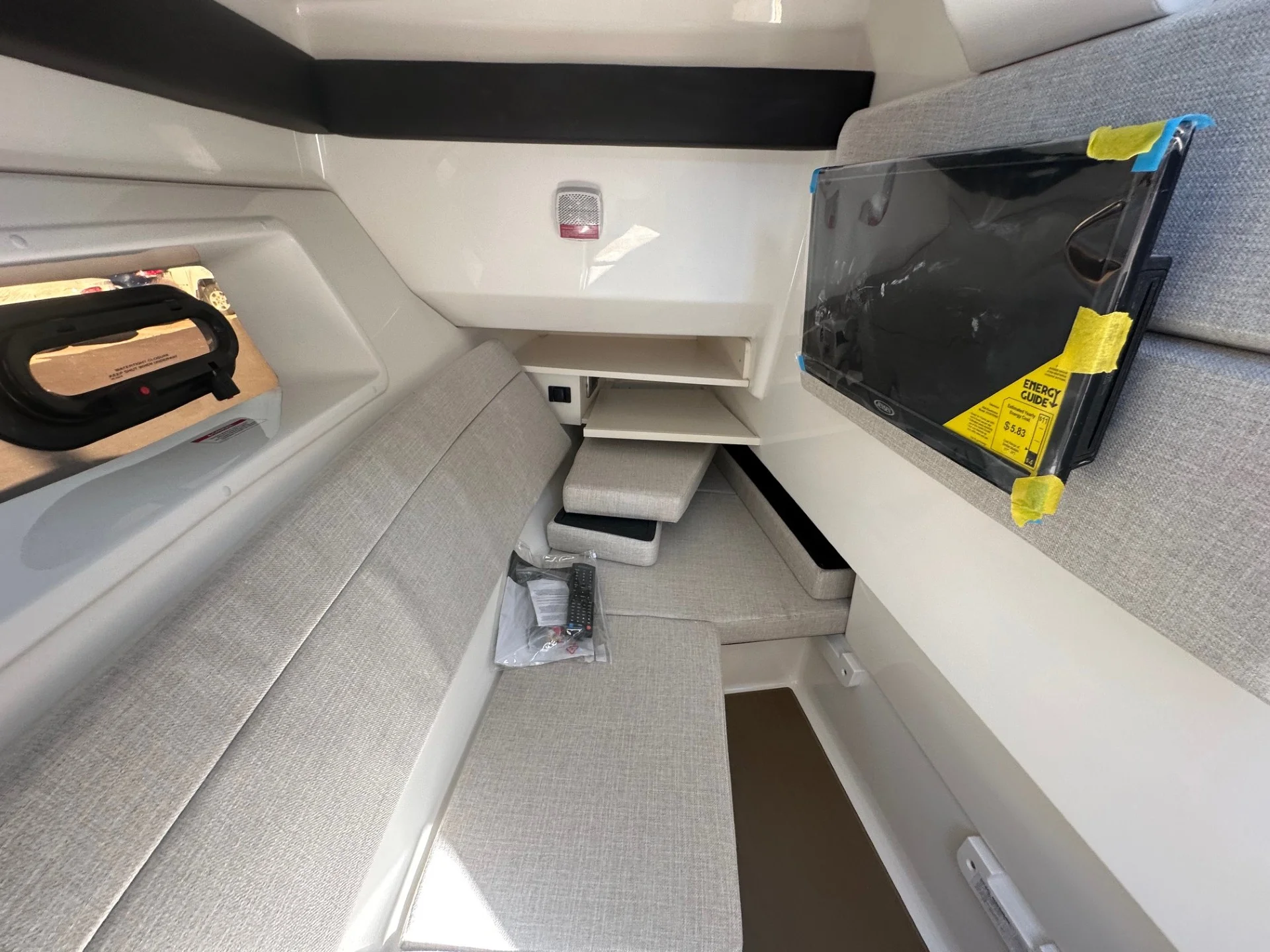 2026 Sea Ray SLX 350 Image Thumbnail #17