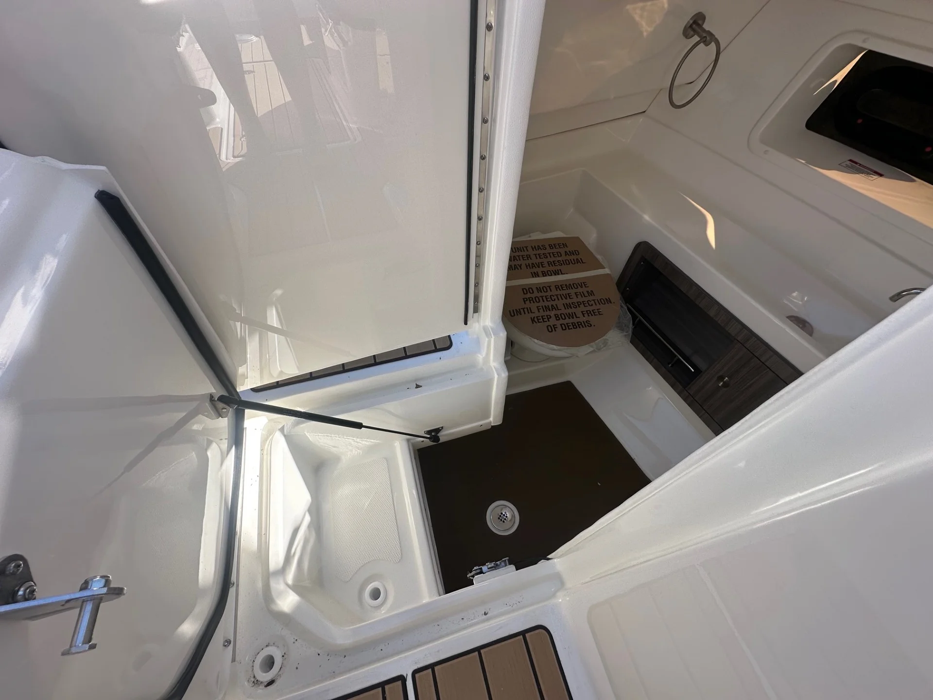 2026 Sea Ray SLX 350 Image Thumbnail #16