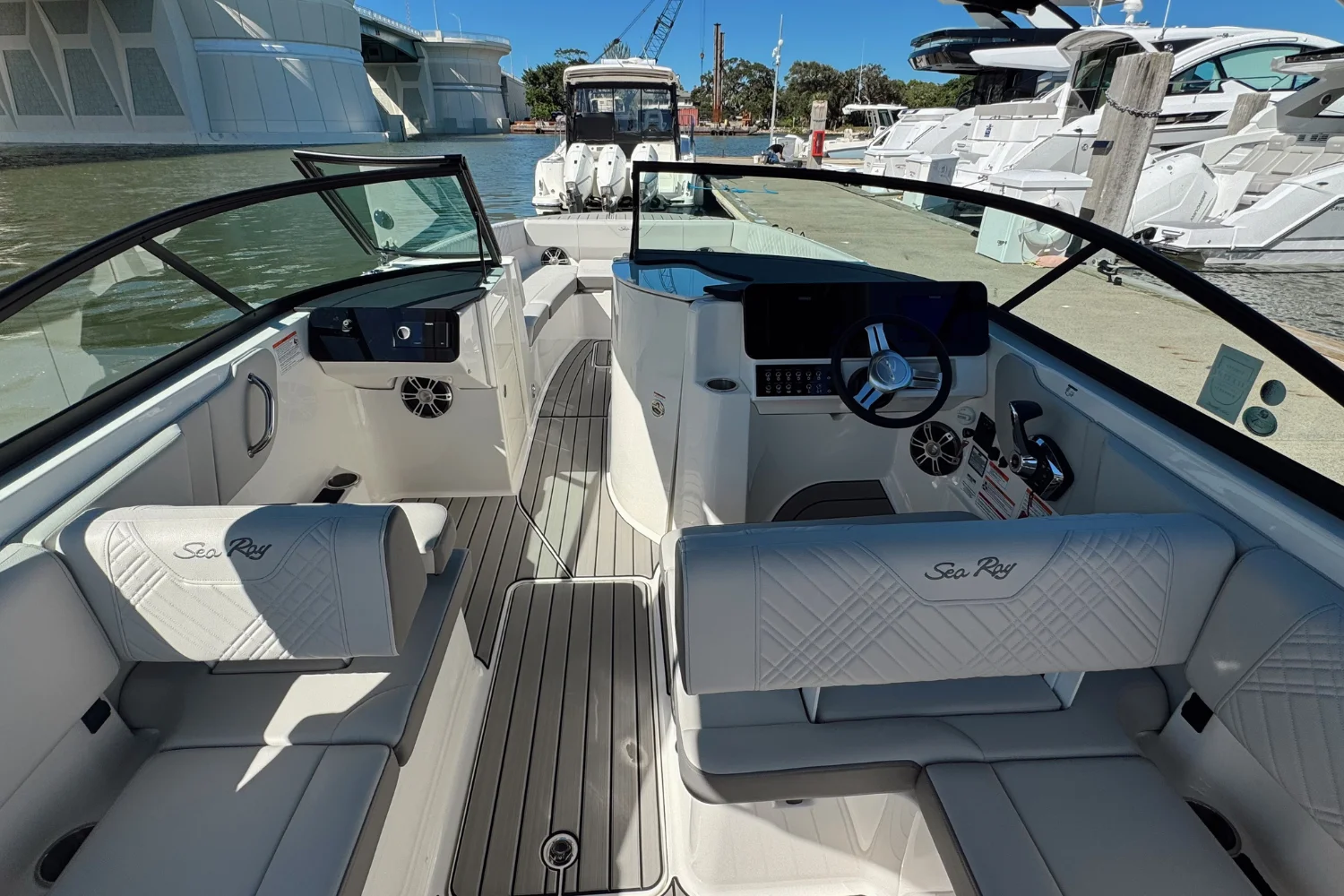 2026 Sea Ray SDX 270 Outboard Image Thumbnail #11