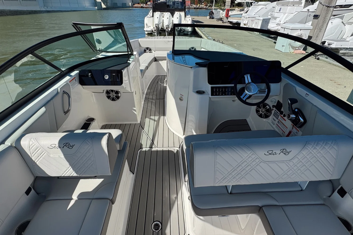 2026 Sea Ray SDX 270 Outboard Image Thumbnail #10