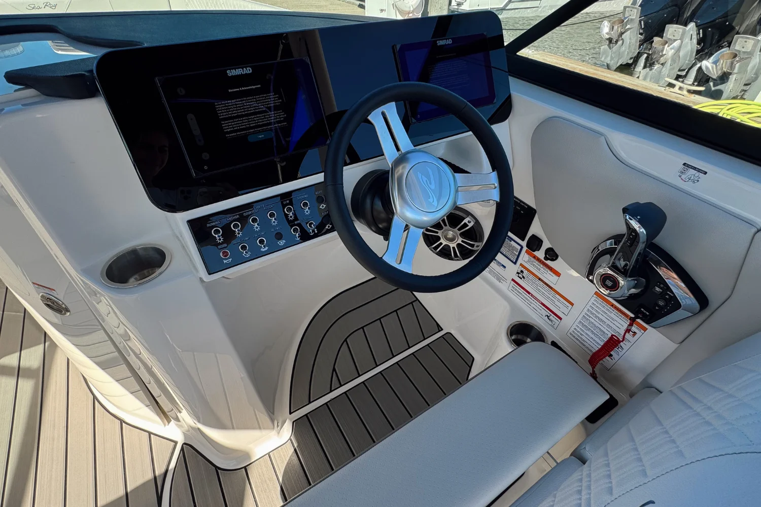 2026 Sea Ray SDX 270 Outboard Image Thumbnail #12