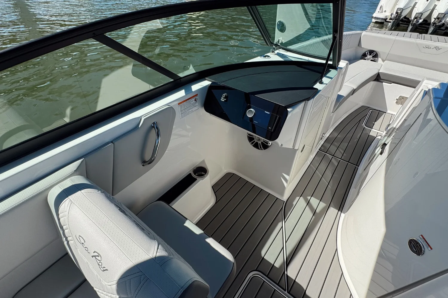 2026 Sea Ray SDX 270 Outboard Image Thumbnail #13