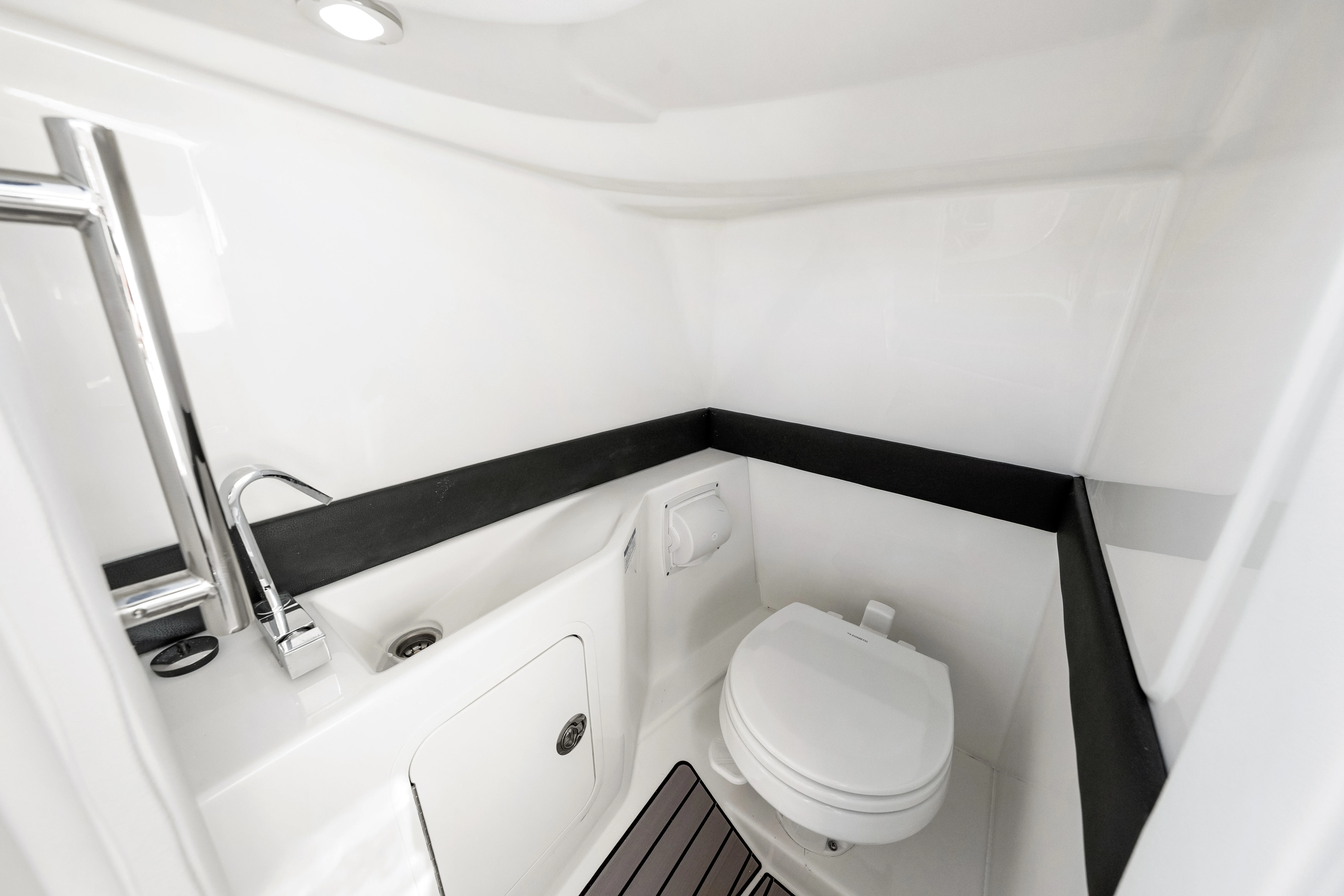 2026 Sea Ray SLX 260 Outboard Image Thumbnail #44