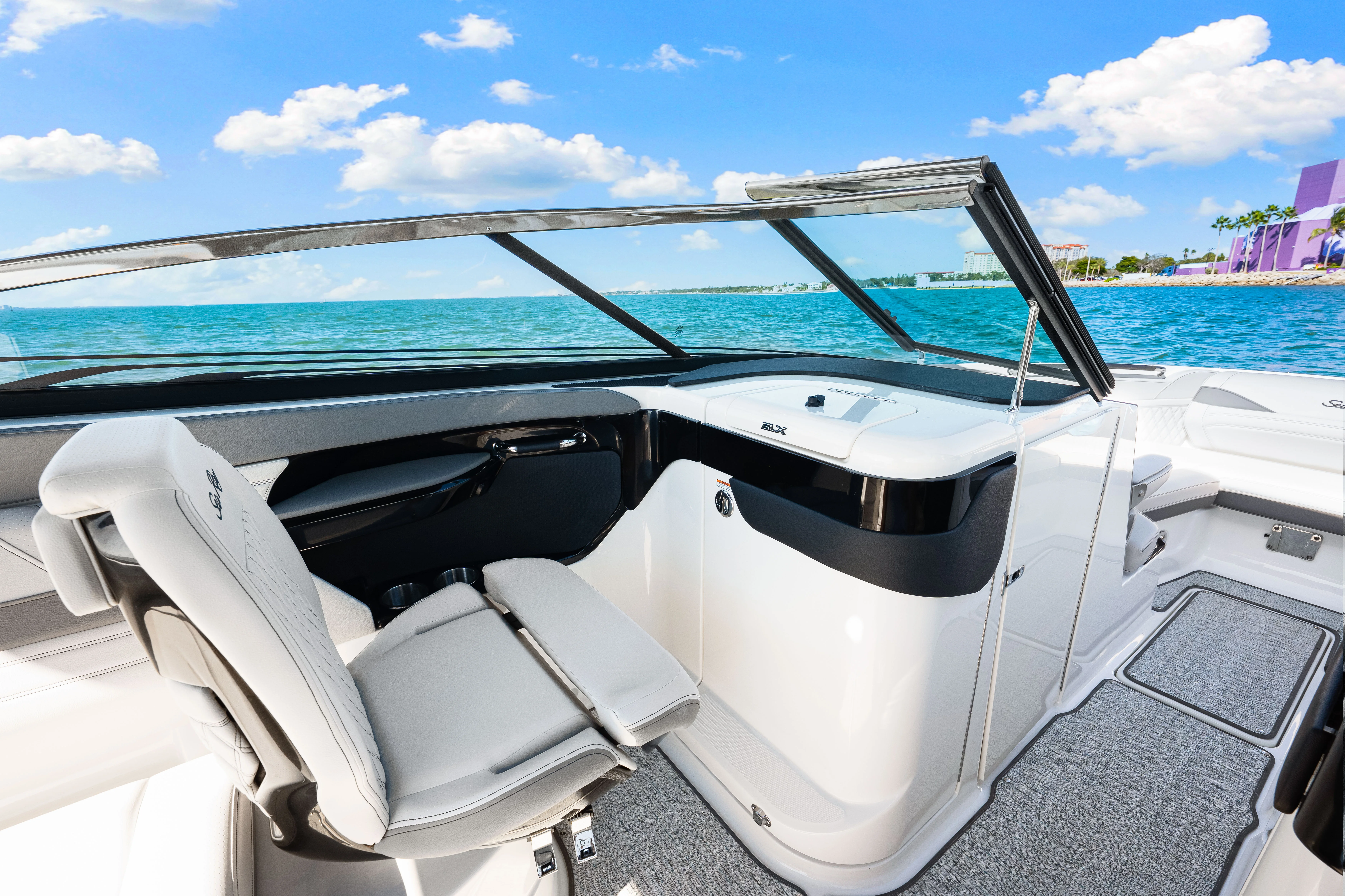 2026 Sea Ray SLX 260 Outboard Image Thumbnail #36