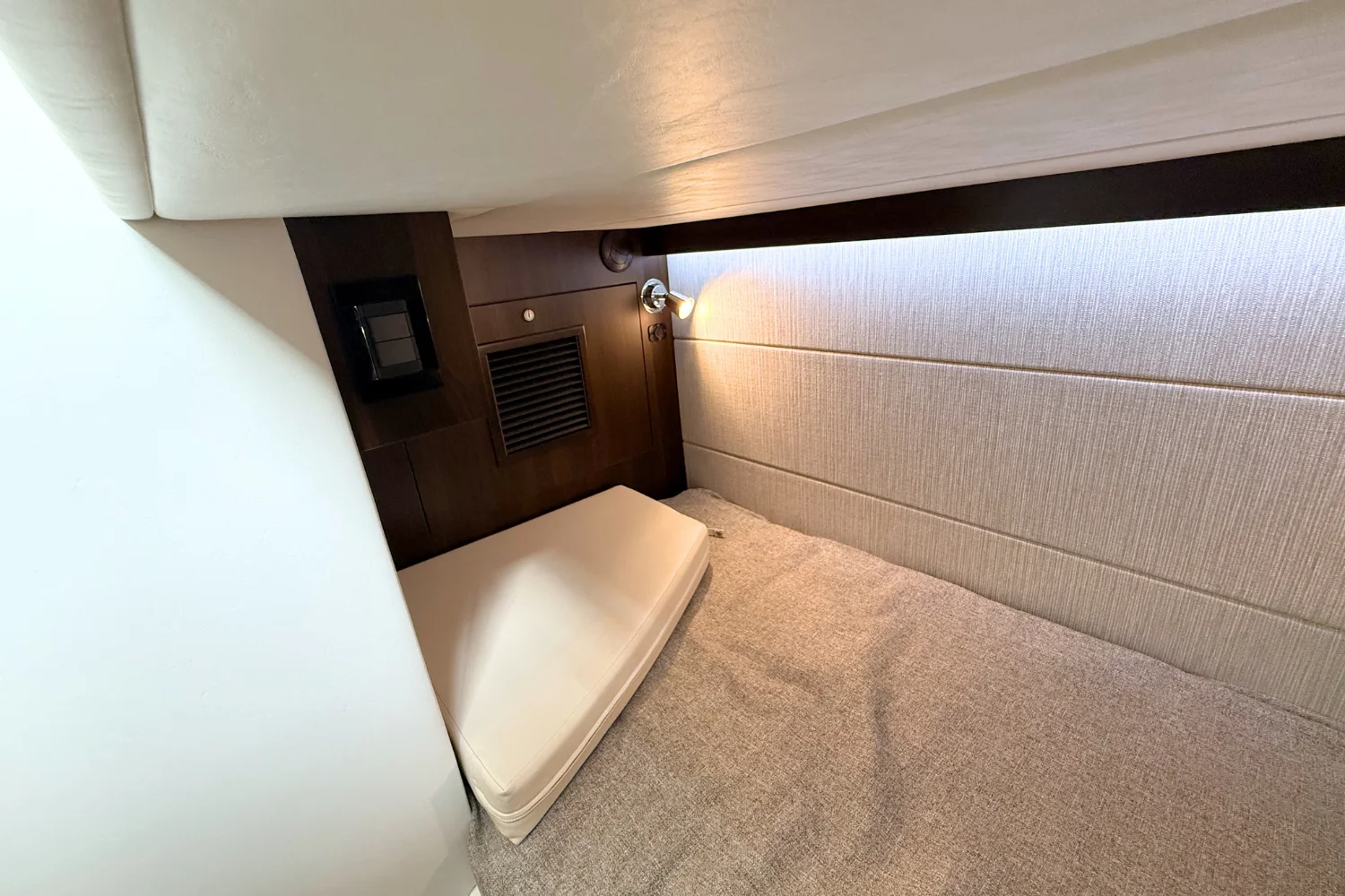 2026 Cruisers Yachts 34 GLS Image Thumbnail #54