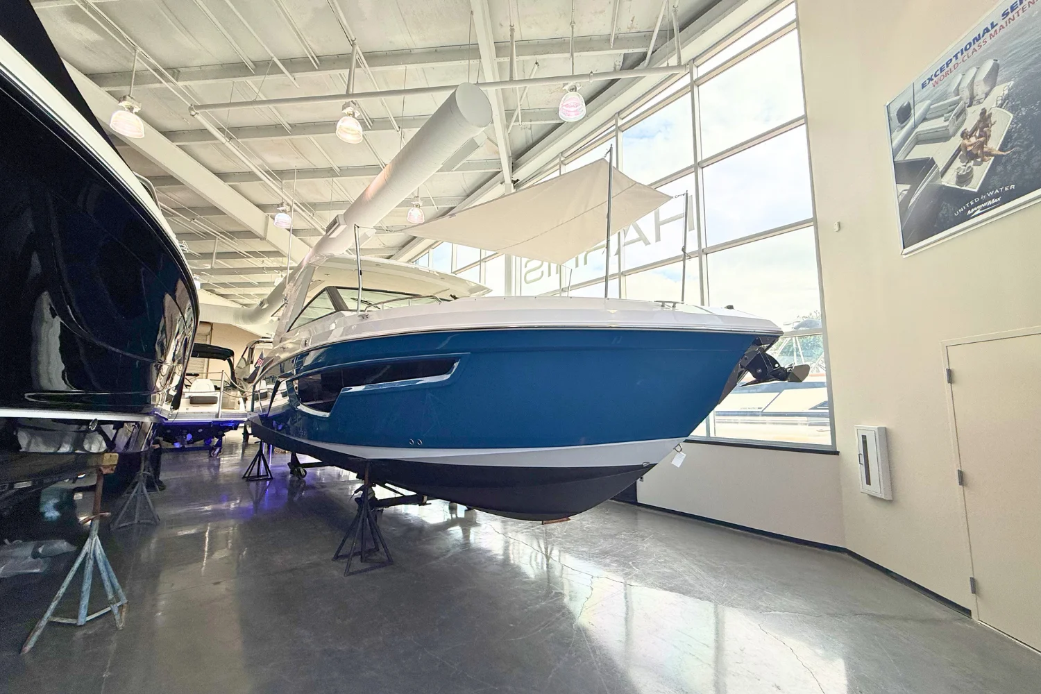 2026 Cruisers Yachts 34 GLS Image Thumbnail #0
