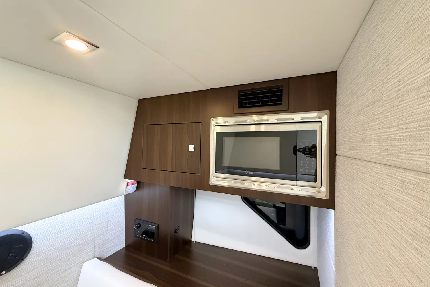 2026 Cruisers Yachts 34 GLS Image Thumbnail #49