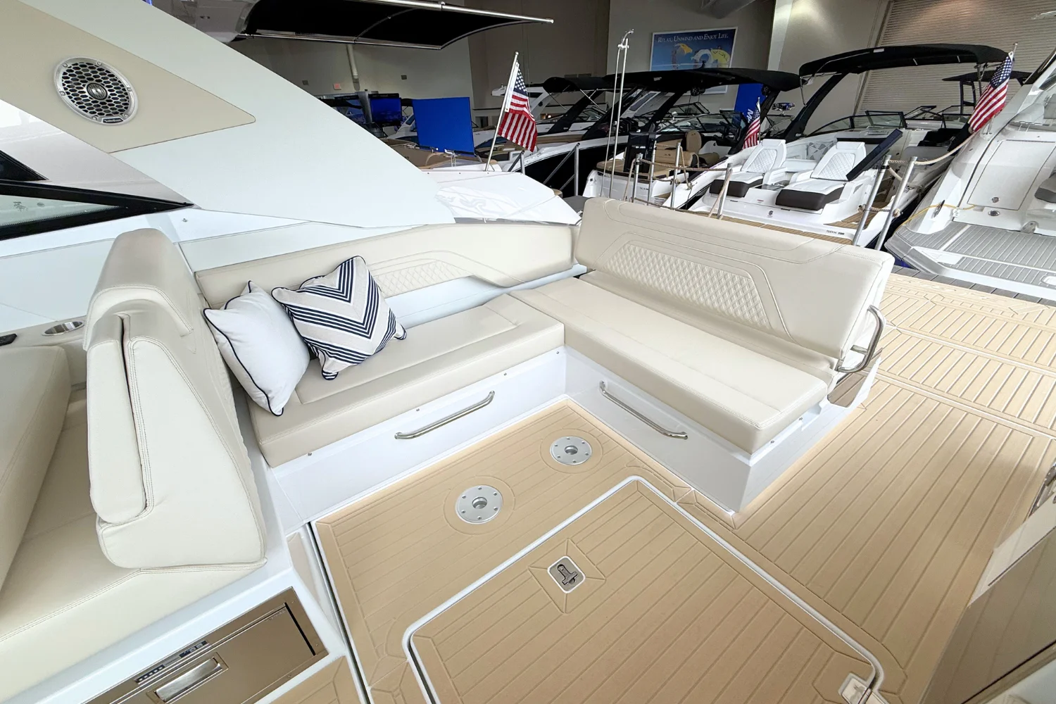 2026 Cruisers Yachts 34 GLS Image Thumbnail #19