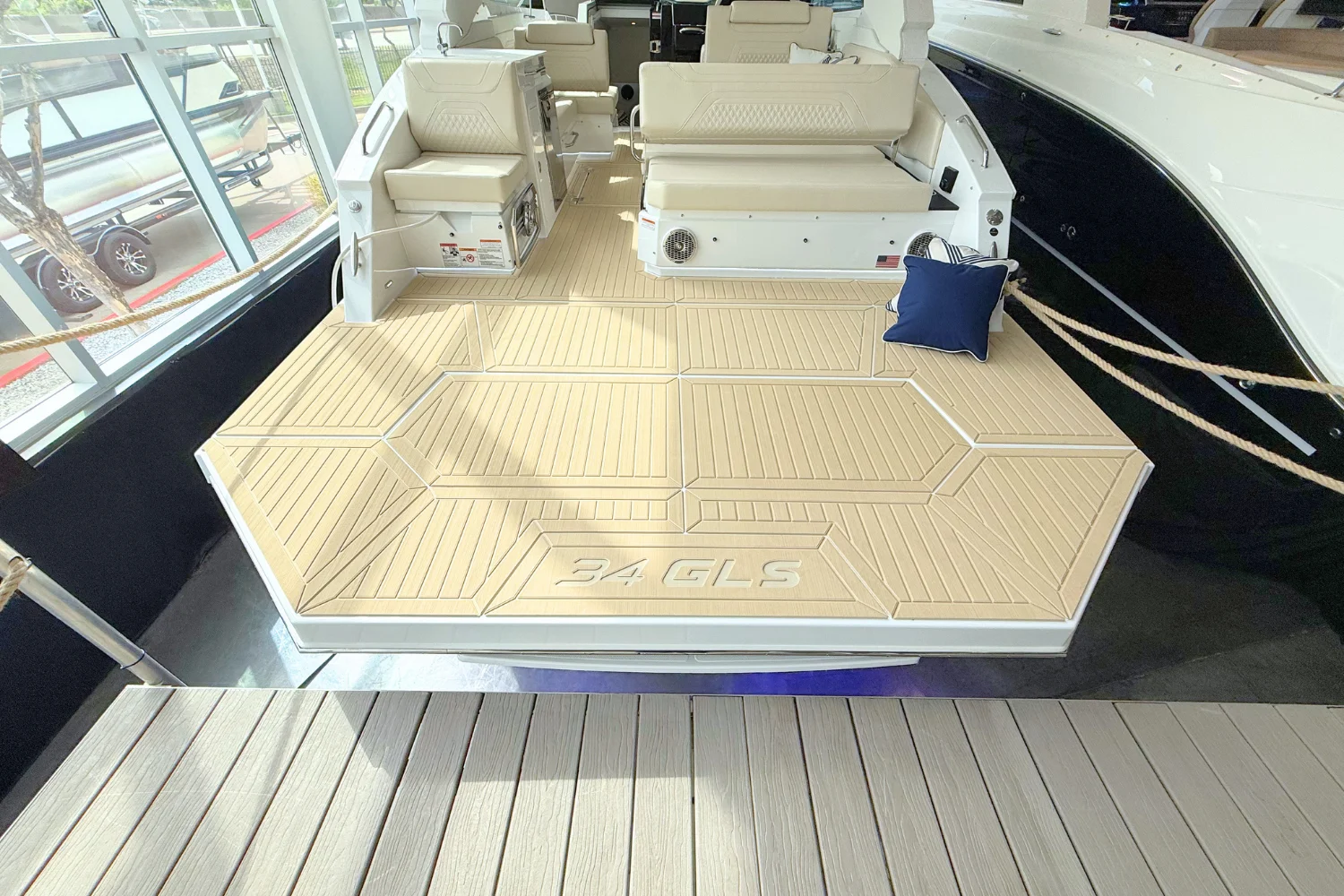 2026 Cruisers Yachts 34 GLS Image Thumbnail #5