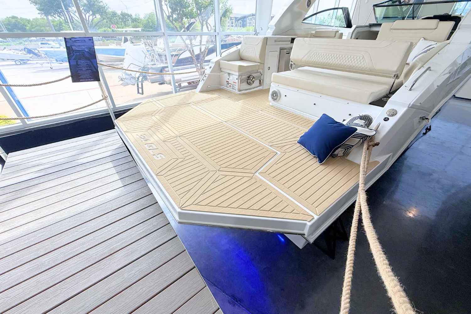 2026 Cruisers Yachts 34 GLS Image Thumbnail #4