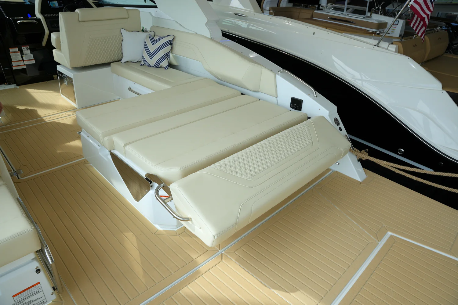2026 Cruisers Yachts 34 GLS Image Thumbnail #13