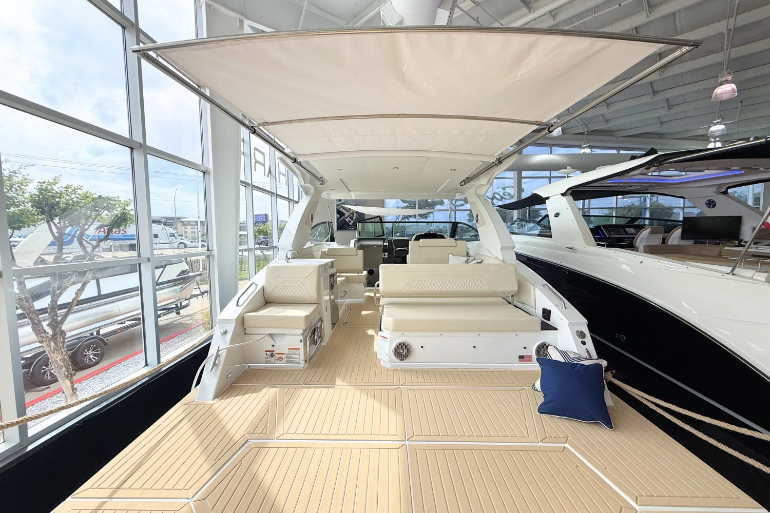 2026 Cruisers Yachts 34 GLS Image Thumbnail #7