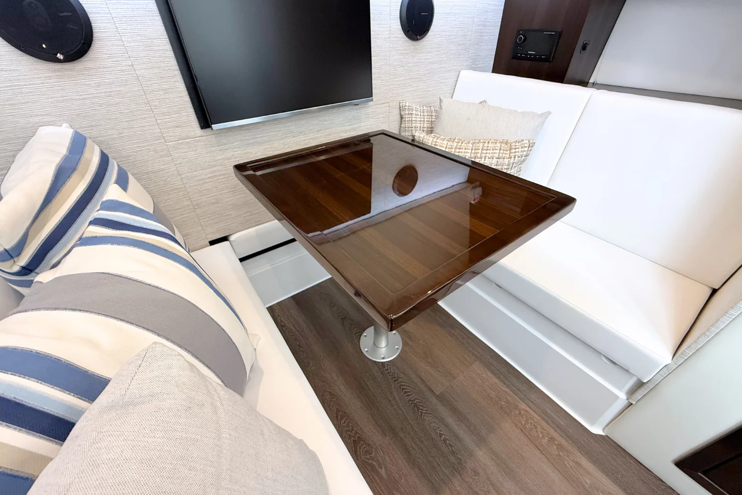 2026 Cruisers Yachts 34 GLS Image Thumbnail #46