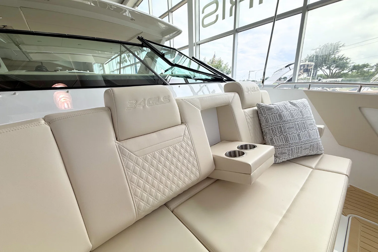 2026 Cruisers Yachts 34 GLS Image Thumbnail #38