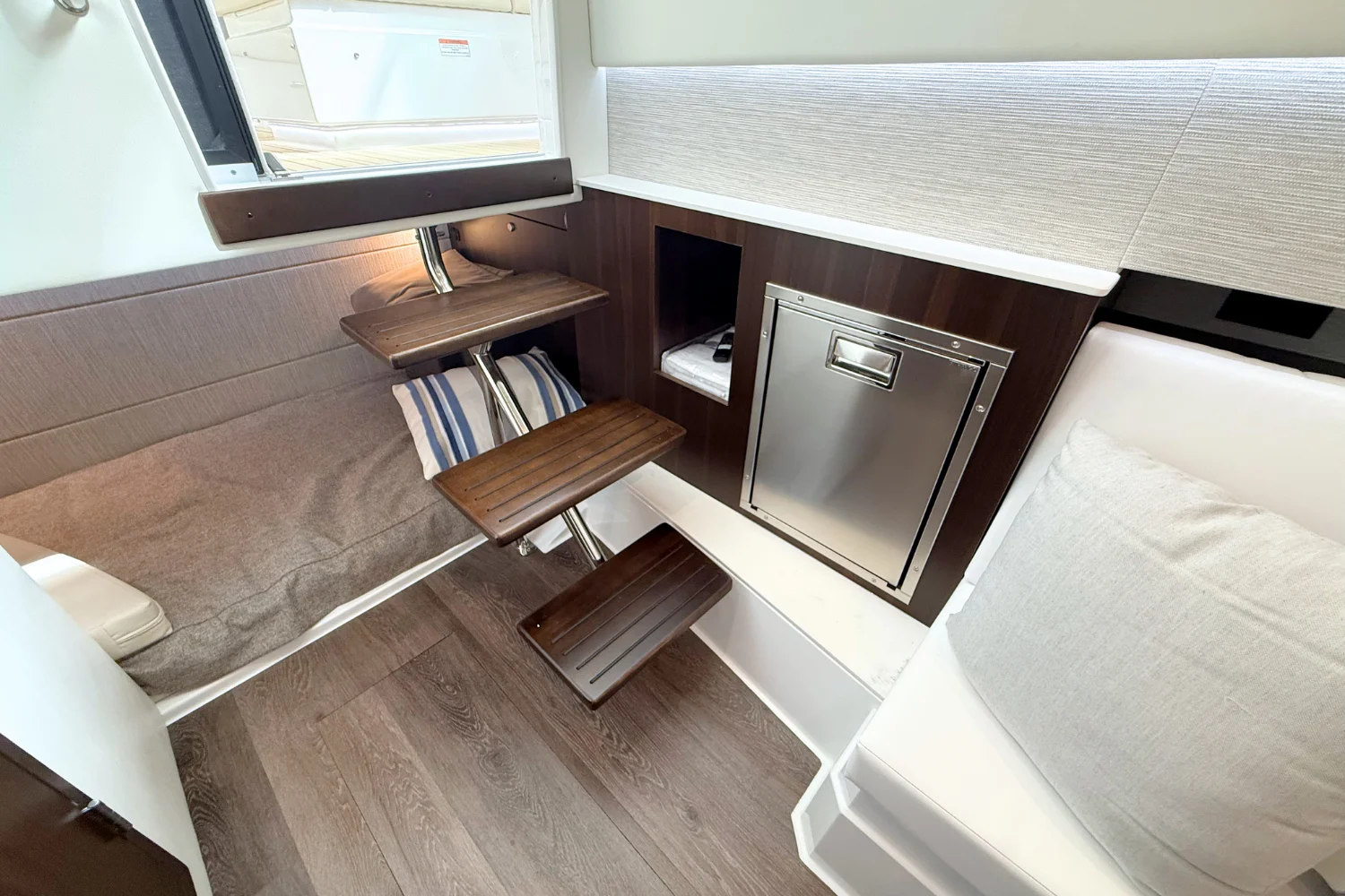 2026 Cruisers Yachts 34 GLS Image Thumbnail #50
